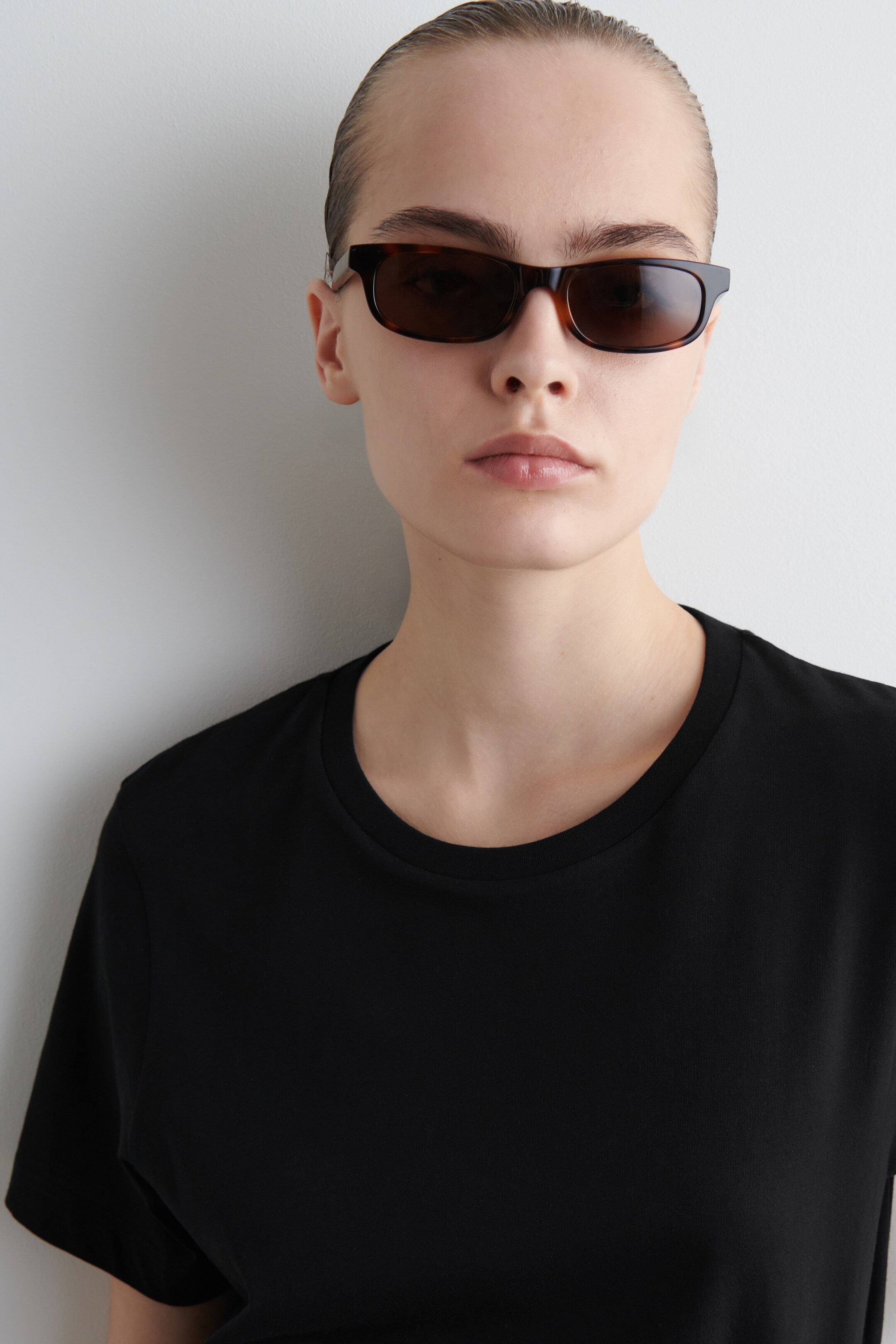 Größeres Bild ansehen: T-SHIRT AUS BAUMWOLLE MIT RUNDHALSAUSSCHNITT - SCHWARZ - Ladies | H&M DE 2