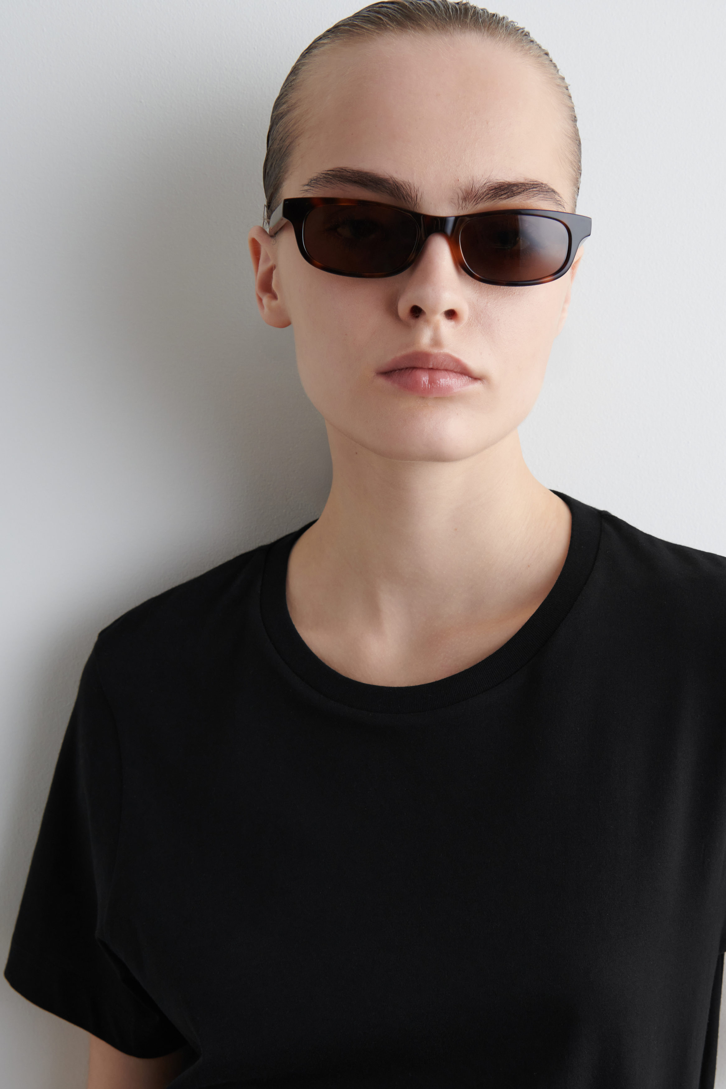 売れ筋商品|||マルコポーロ Tシャツ レディース トップス SHORT SLEEVE  CREW NECK - Basic T-shirt - black CREW-NECK COTTON T-SHIRT - BLACK | COS