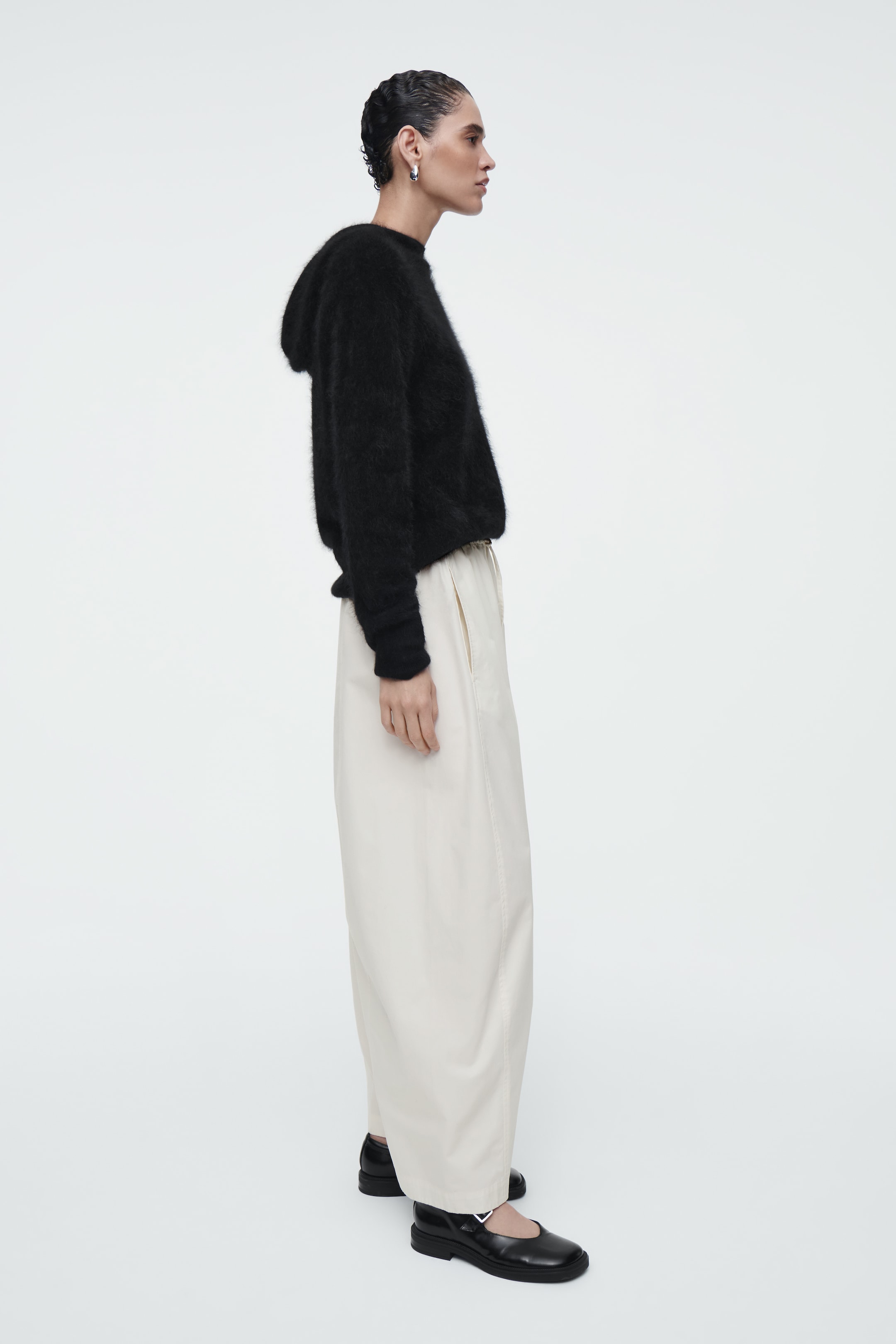 Visa större bild: VIDA BYXOR MED RESÅR I MIDJAN - BENVIT - DAM | H&M SE 3