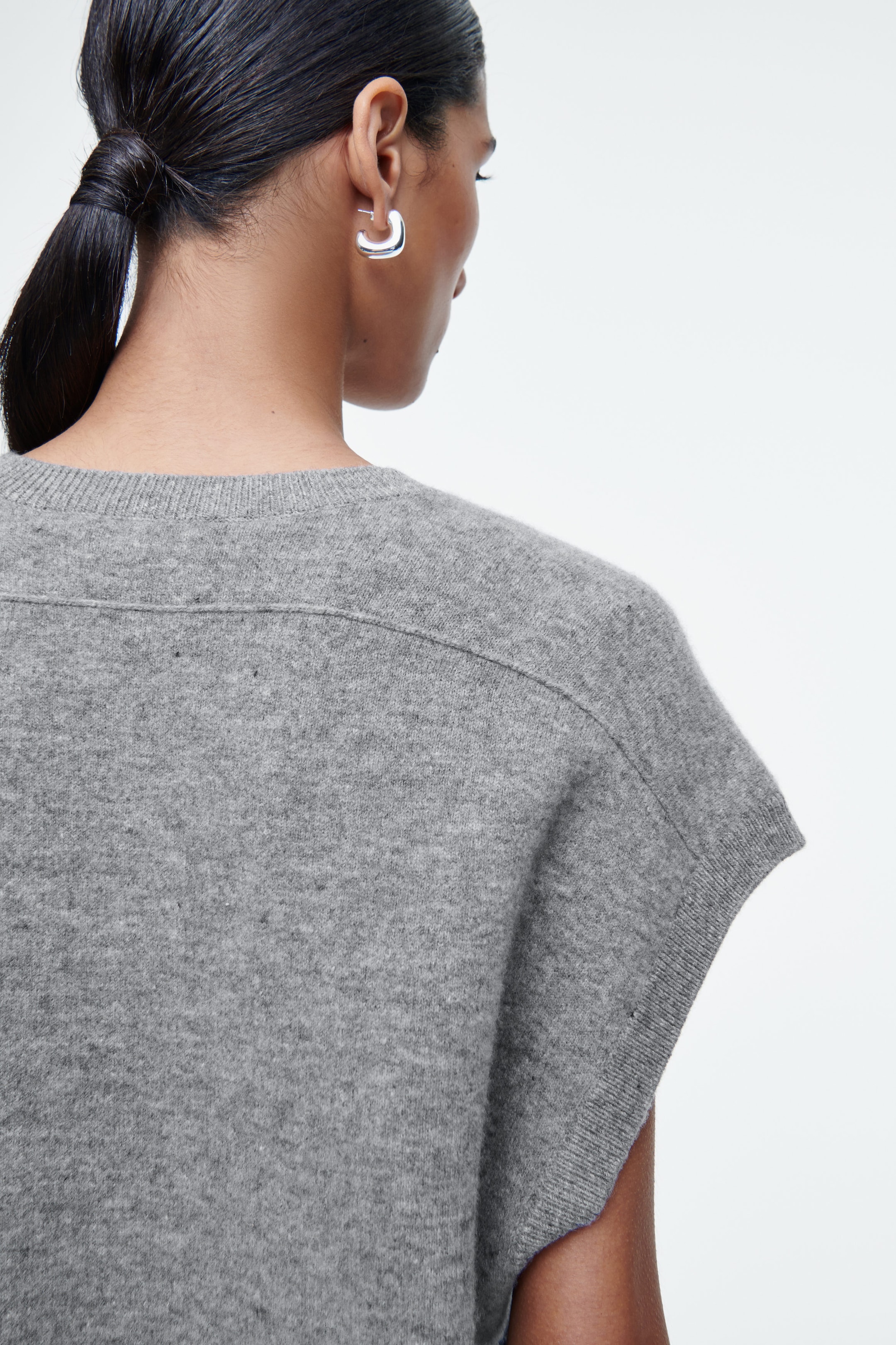 DOUBLE-FACED WOOL V-NECK TANK