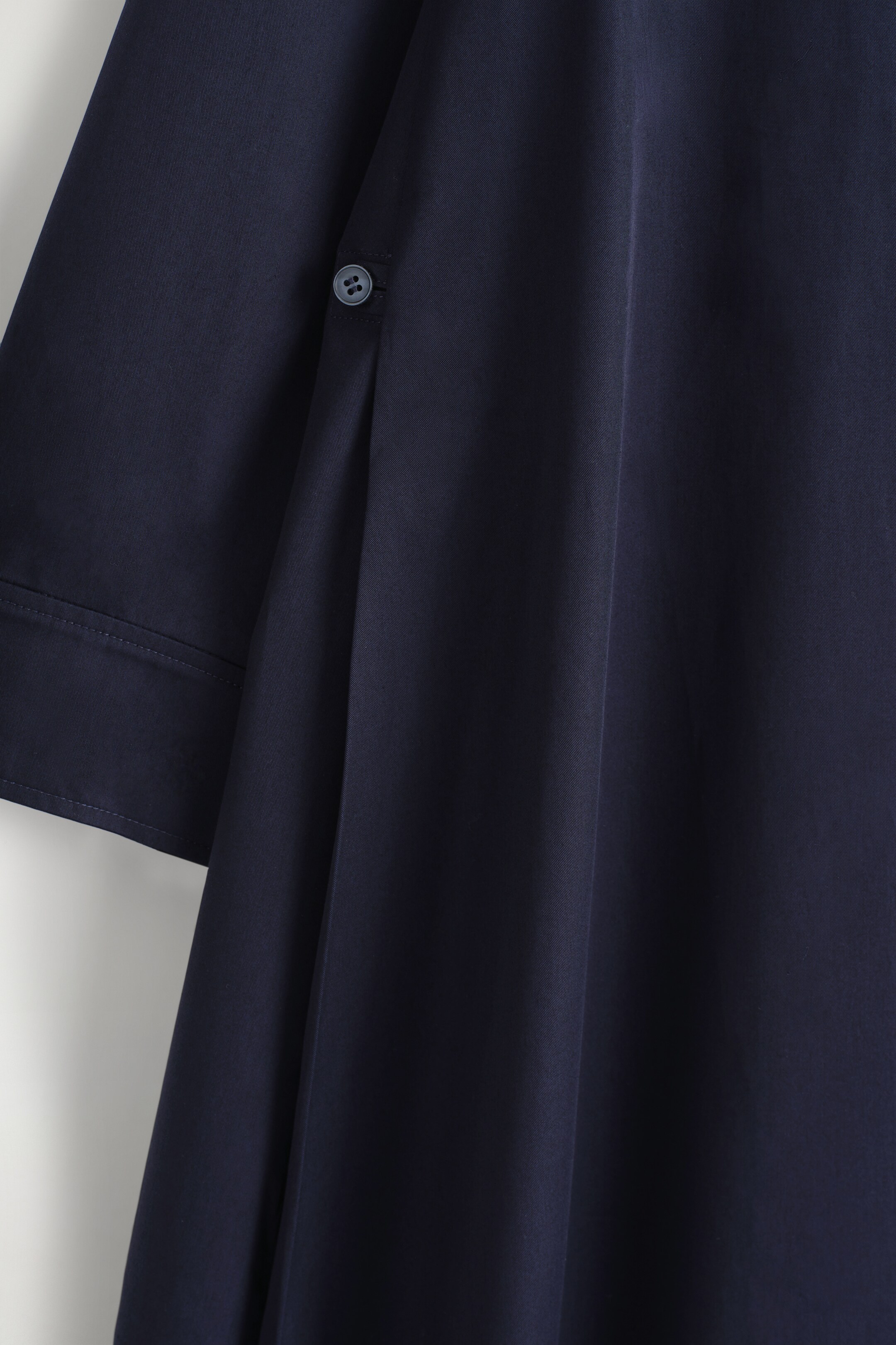 Ingrandisci l'immagine: VOLUMINOUS MAXI SHIRT DRESS - NAVY - DONNA | H&M CH 7