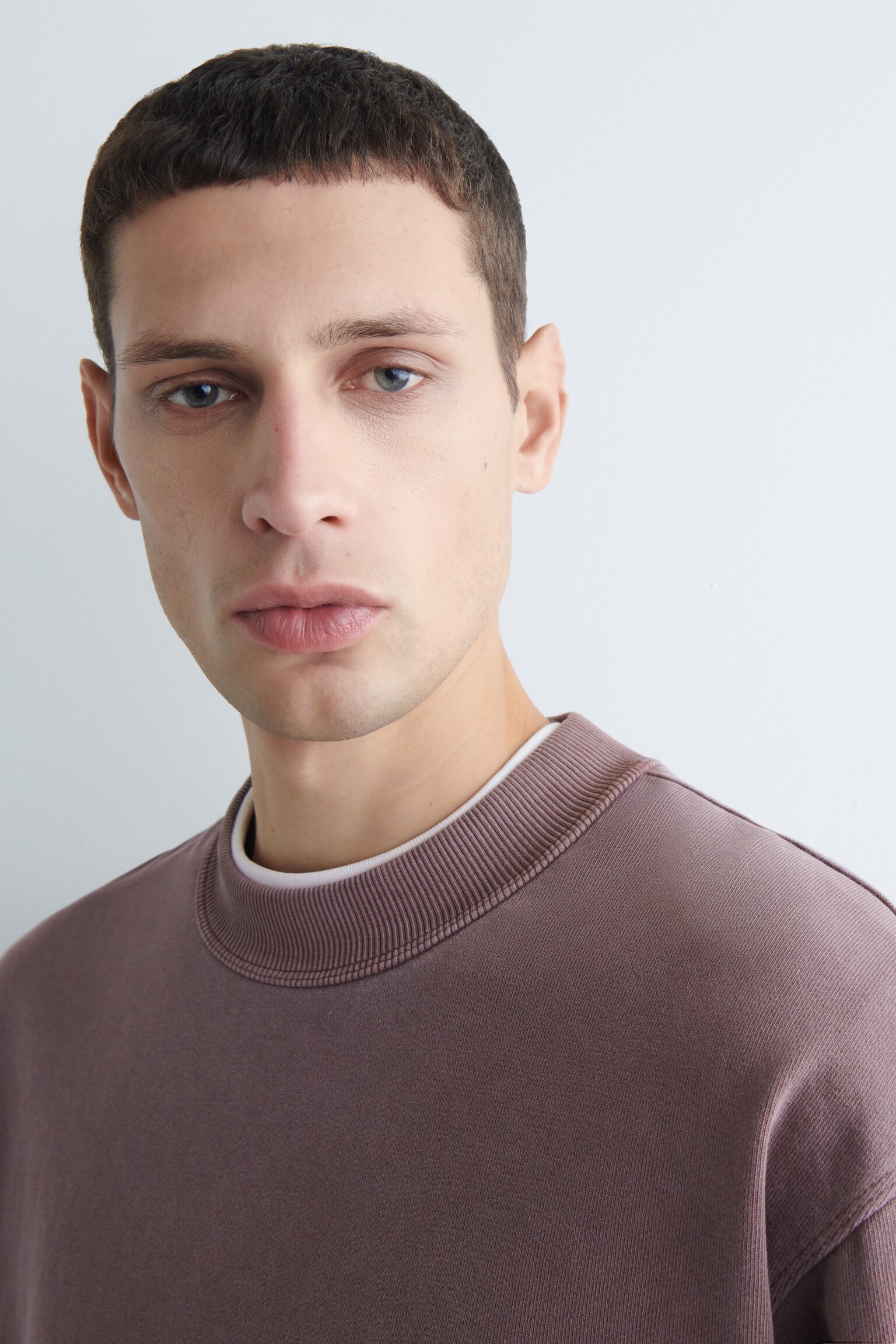 LOCKERES SWEATSHIRT AUS VORGEWASCHENER BAUMWOLLE - VERWASCHENES BURGUNDERROT/Navyblau - 3