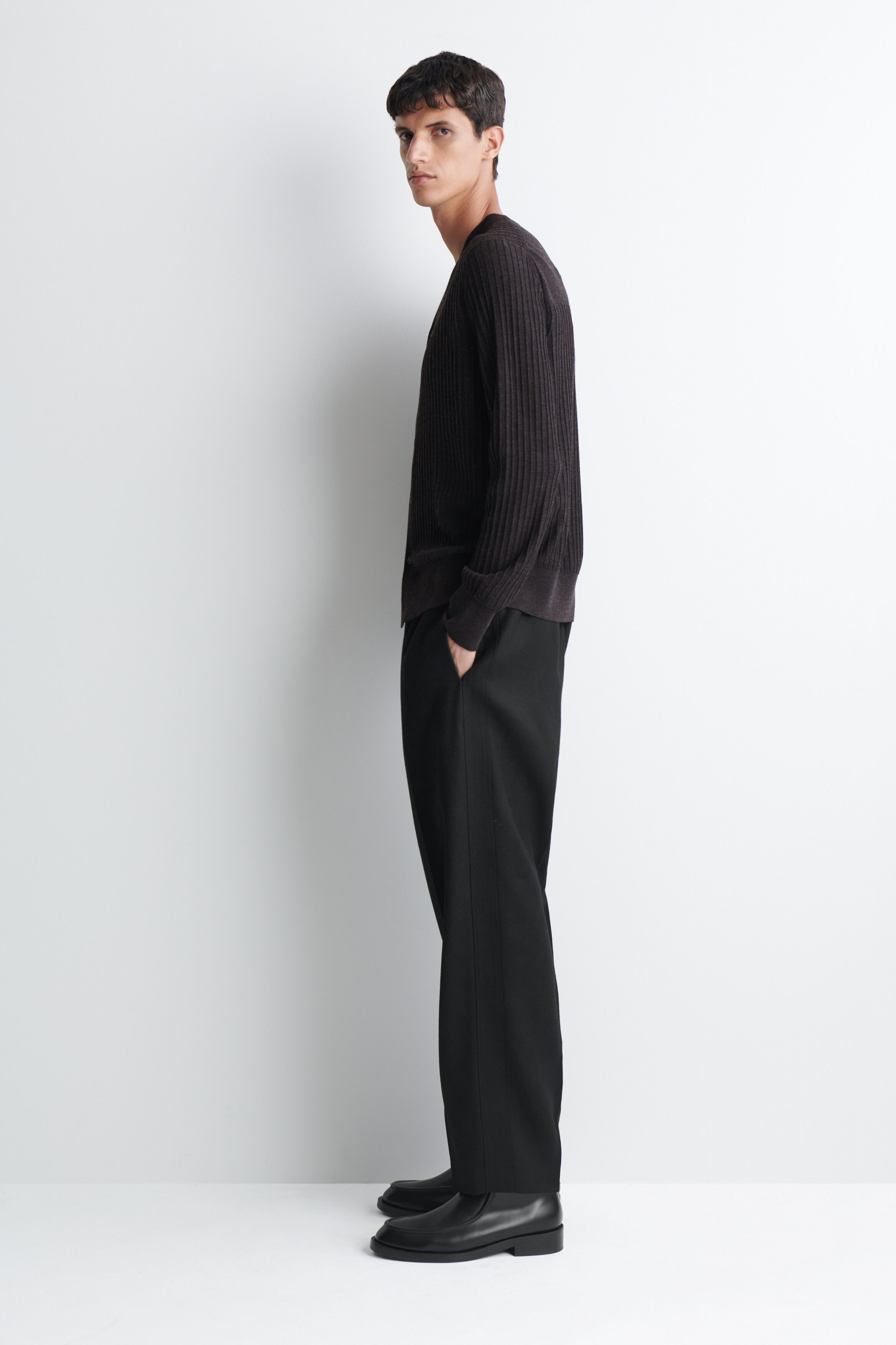 RIBBED FINE MERINO WOOL V-NECK CARDIGAN - thumbnail 3
