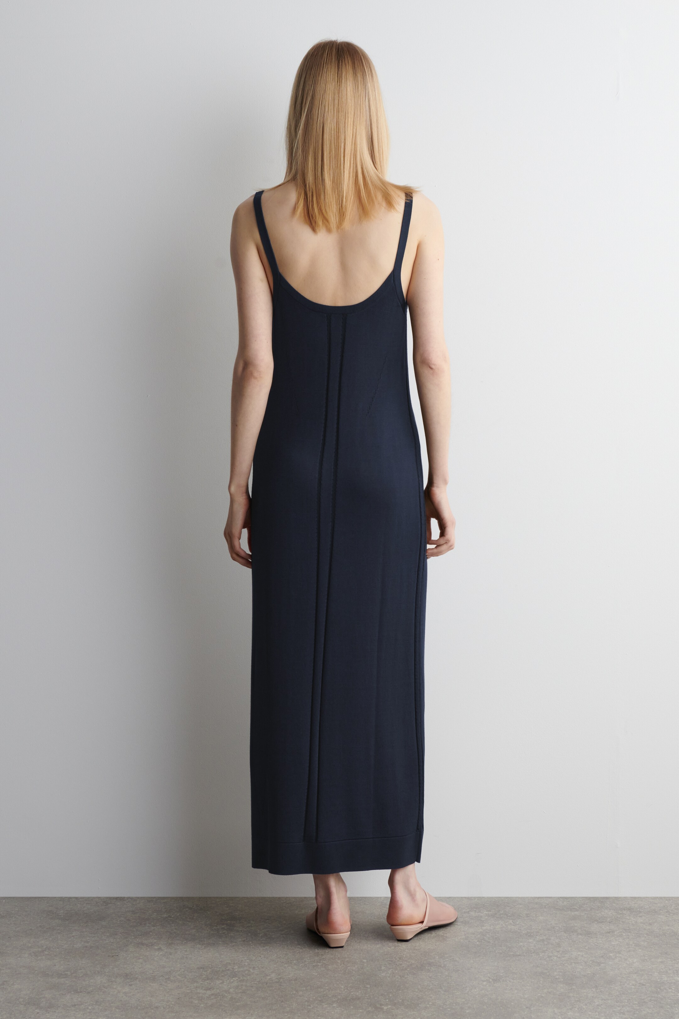 Vezi imaginea mai mare: Rochie midi tricotată tip slip - BLEUMARIN - FEMEI | H&M RO 2