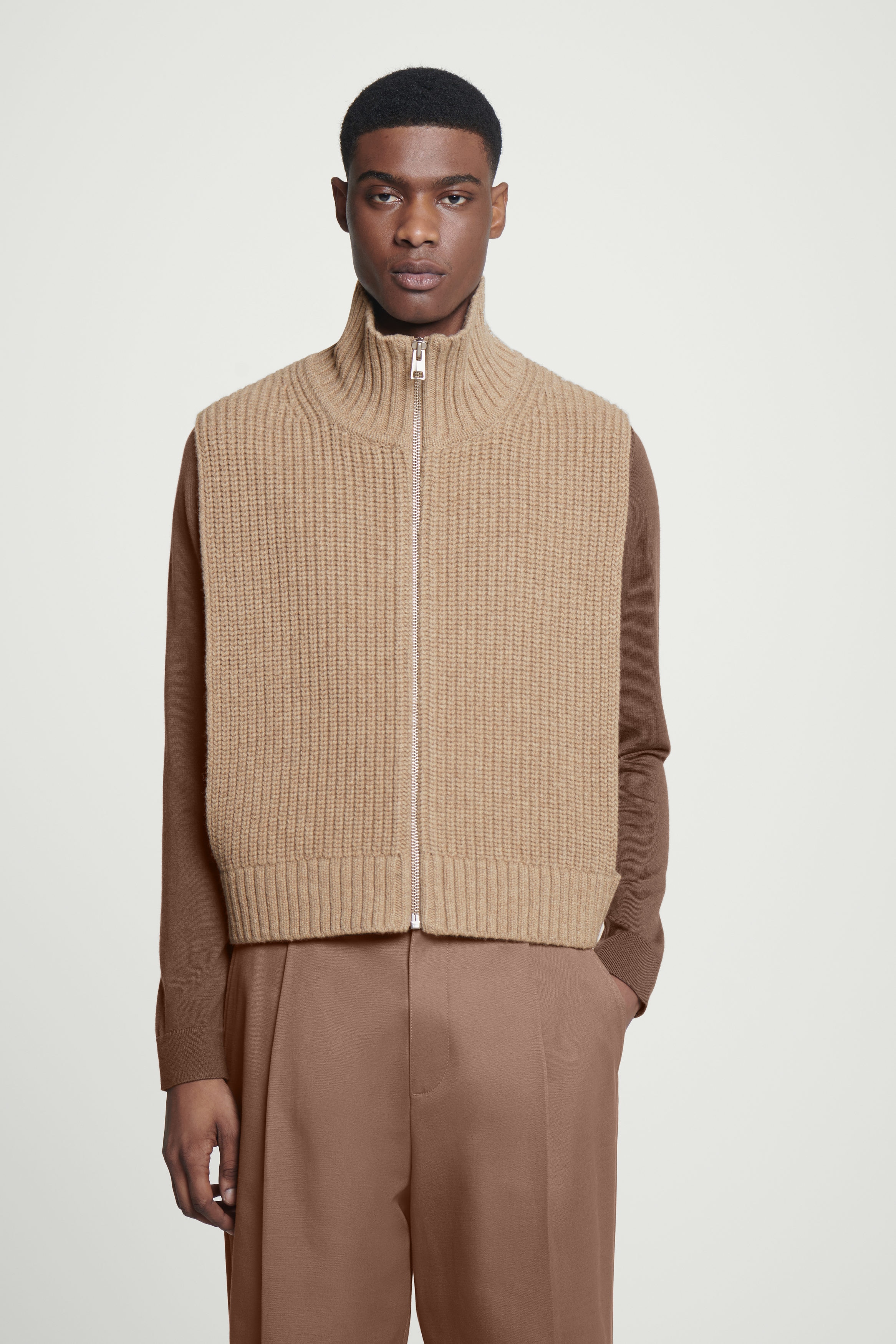 OPEN-SIDE ZIP-UP WOOL VEST - BEIGE | COS