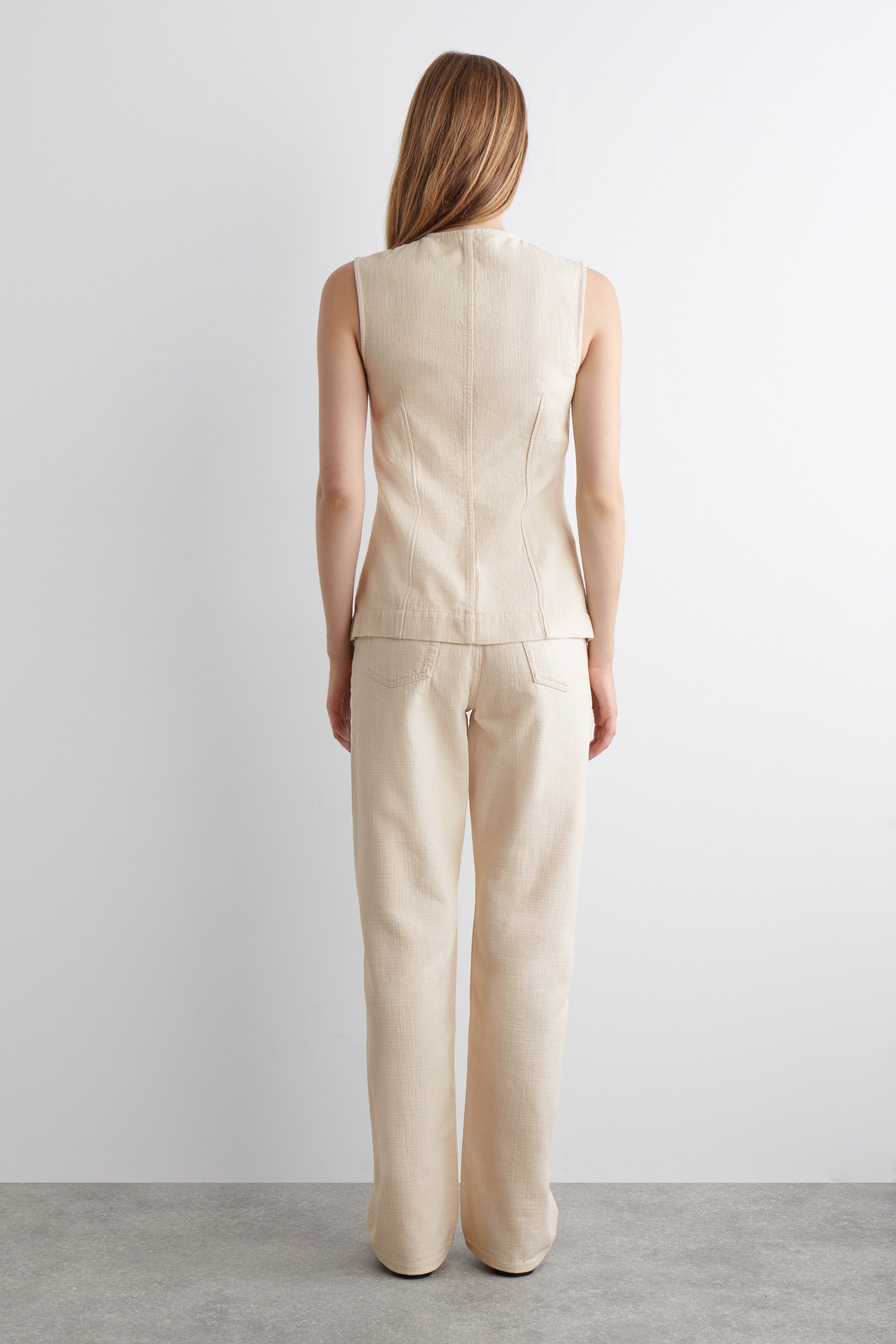 Vezi imaginea mai mare: TOP DIN DENIM FĂRĂ MÂNECI - ALB-OFF-WHITE - FEMEI | H&M RO 5