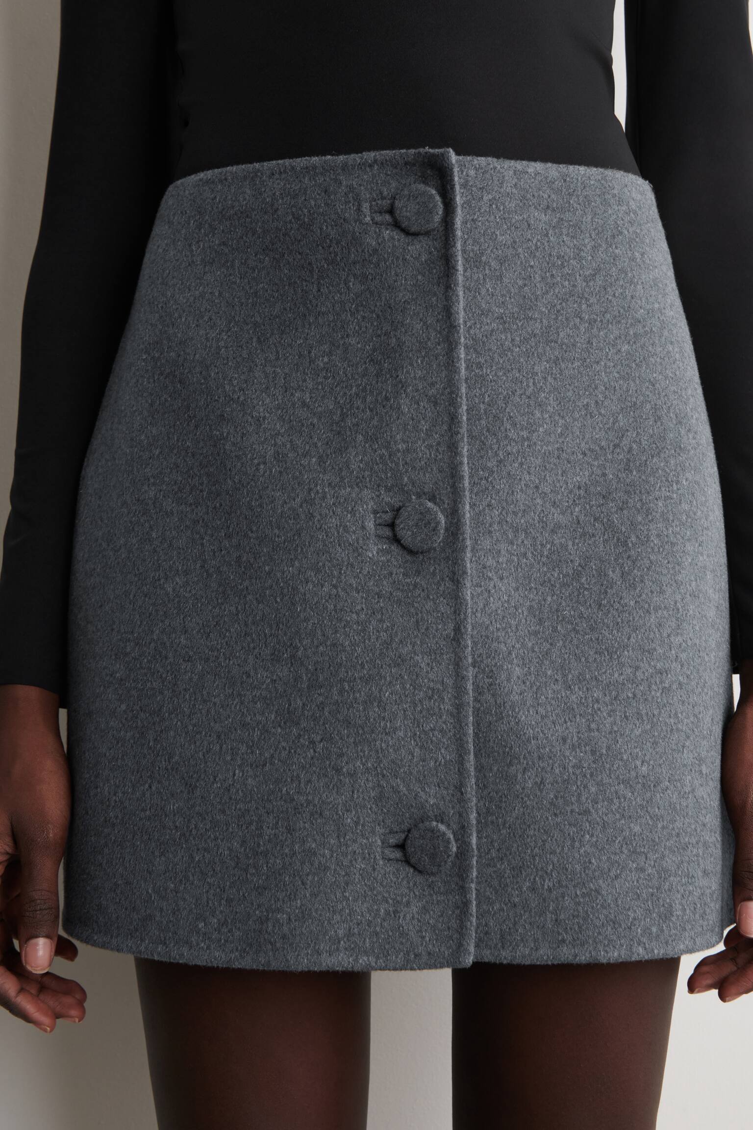 MINIROCK AUS DOUBLEFACE-WOLLE MIT KNÖPFEN - GRAU - 5