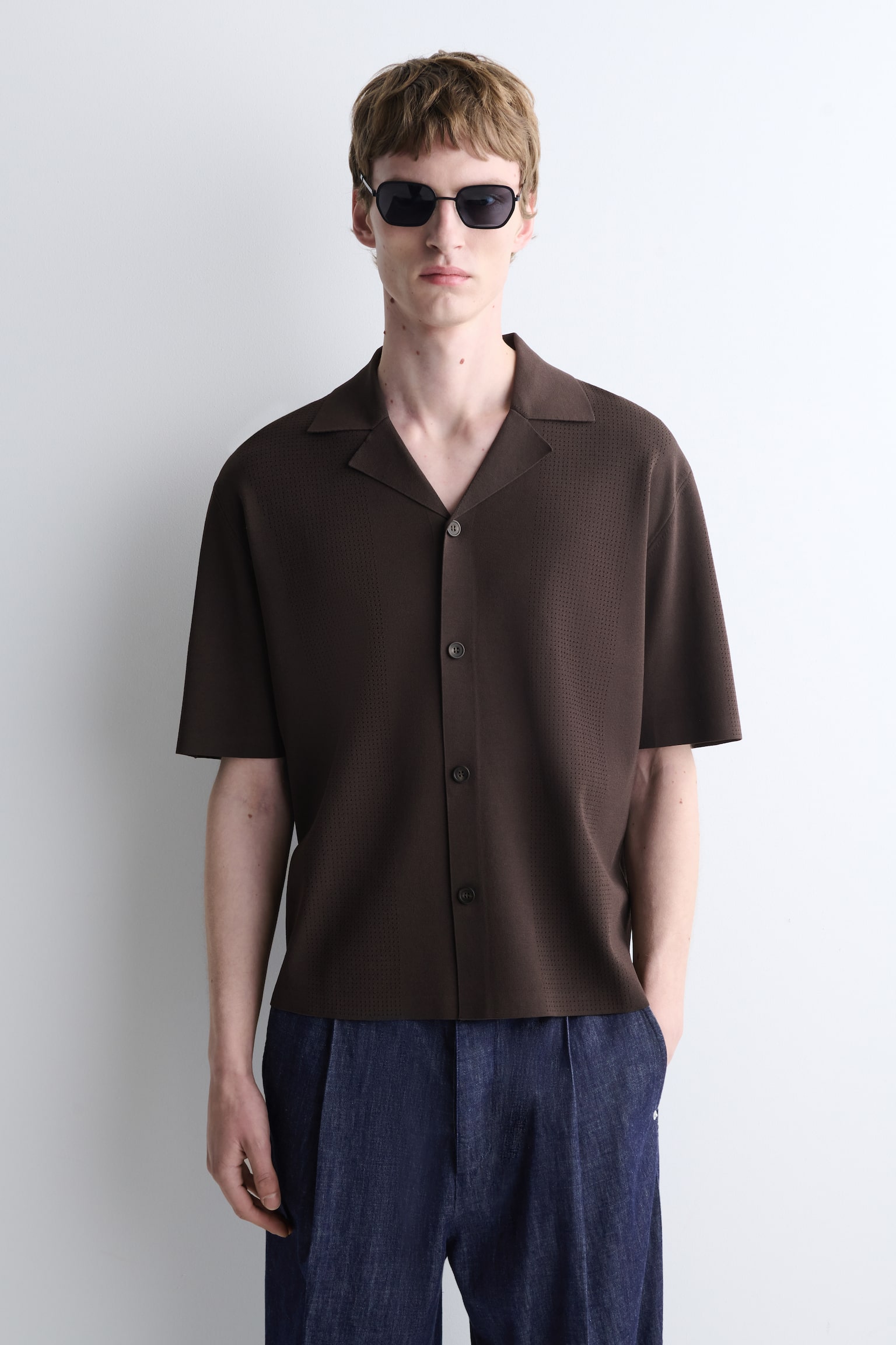 PERFORATED KNITTED SHORT-SLEEVED SHIRT - DARK BROWN - 1