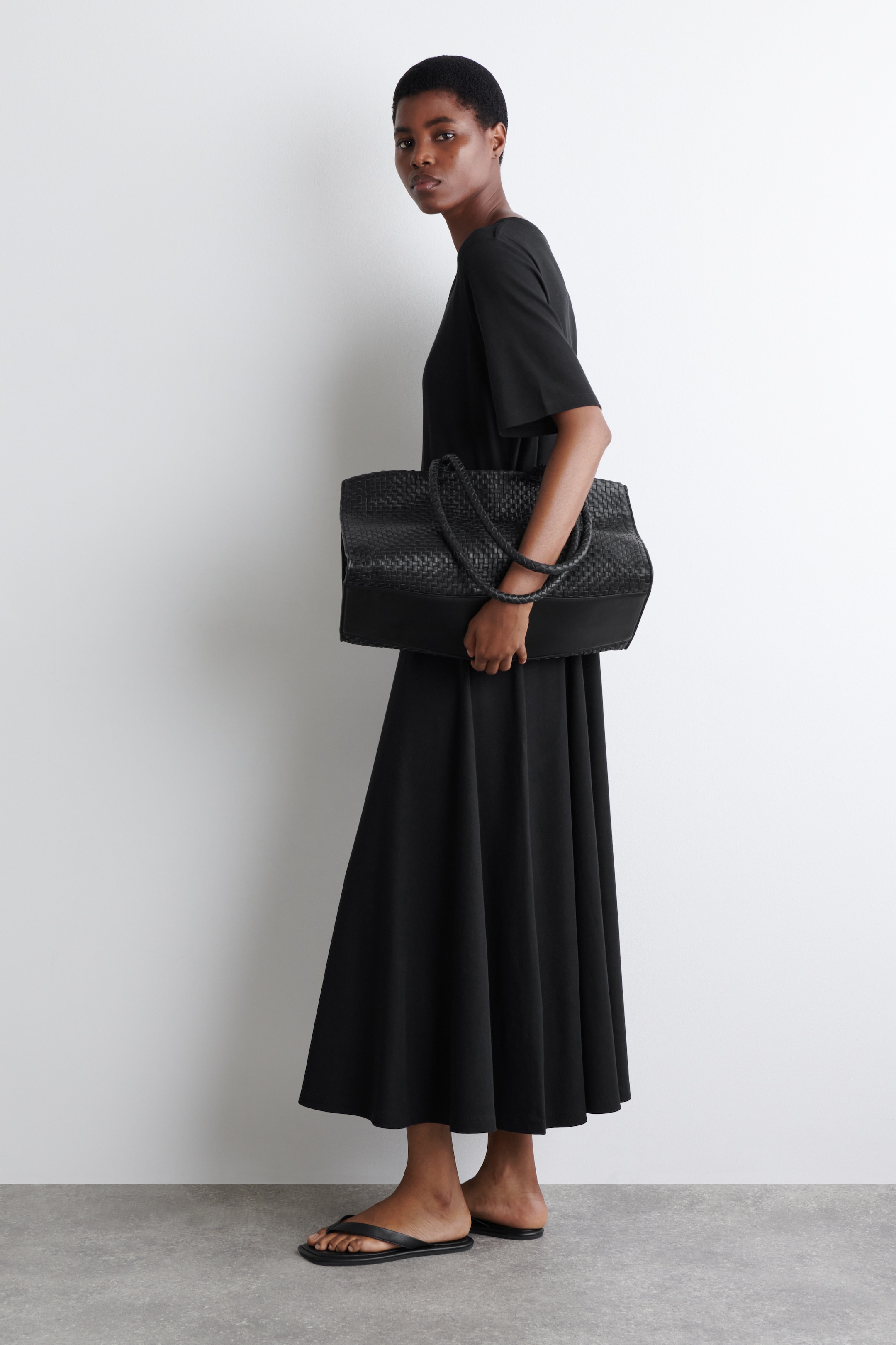 Agrandir l'image: ROBE MIDI DRAPÉE EN COTON - NOIR - FEMME | H&M CH 4
