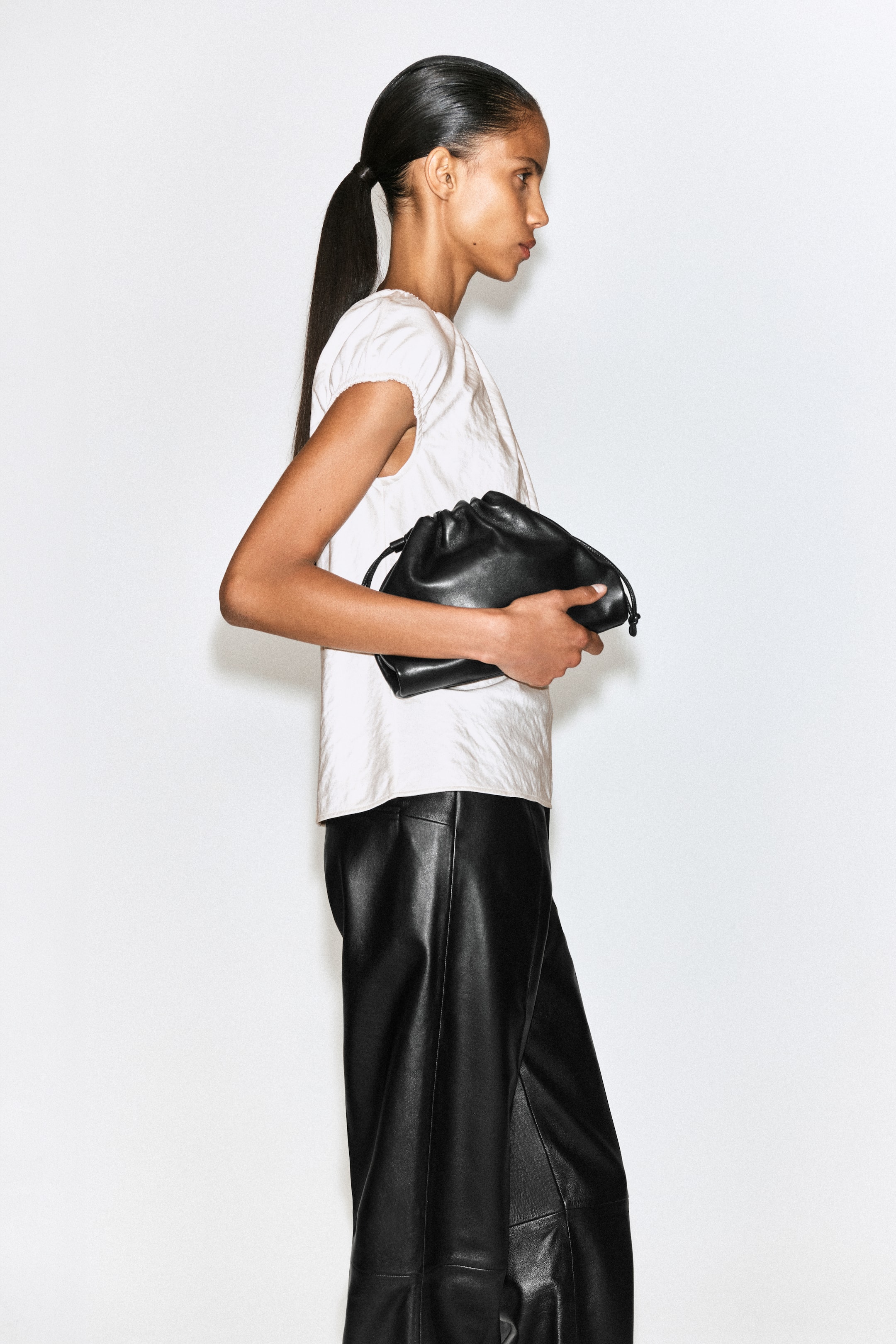 Agrandir l'image: MINI POCHETTE CAVATELLI – CUIR - NOIR - FEMME | H&M FR 1