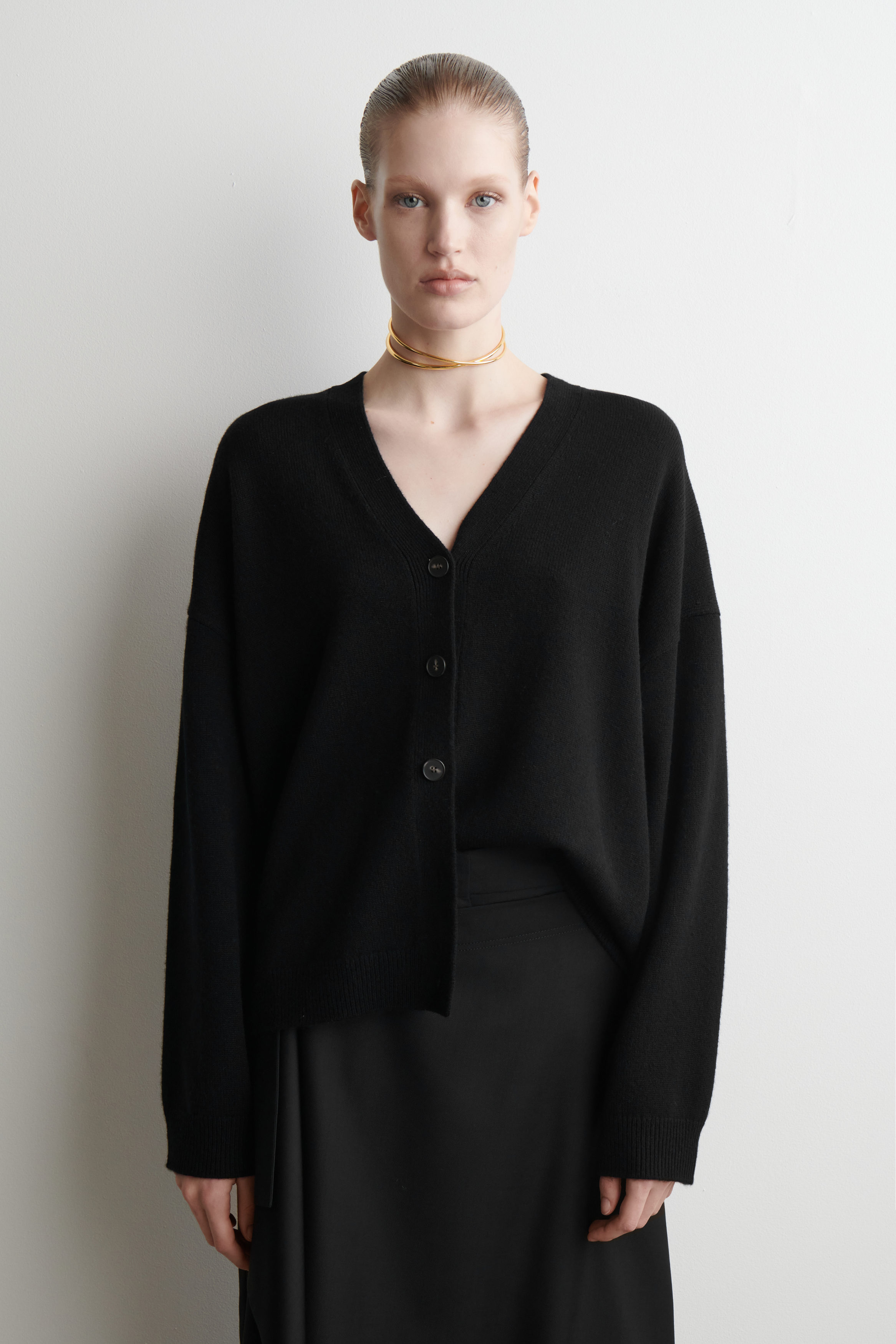 CASHMERE V-NECK CARDIGAN - BLACK | COS US