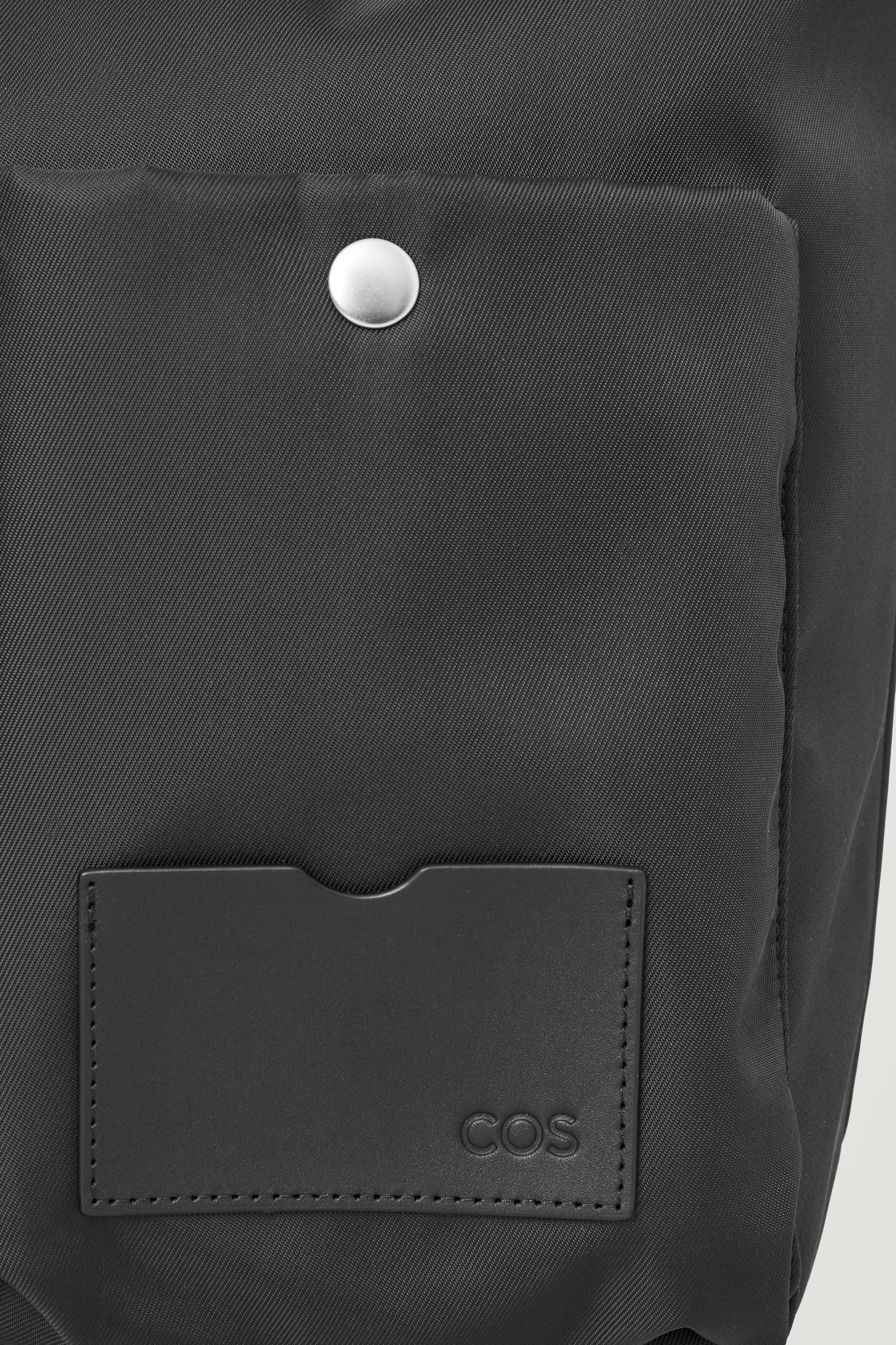 UTILITY MESSENGER - NYLON - BLACK | COS US