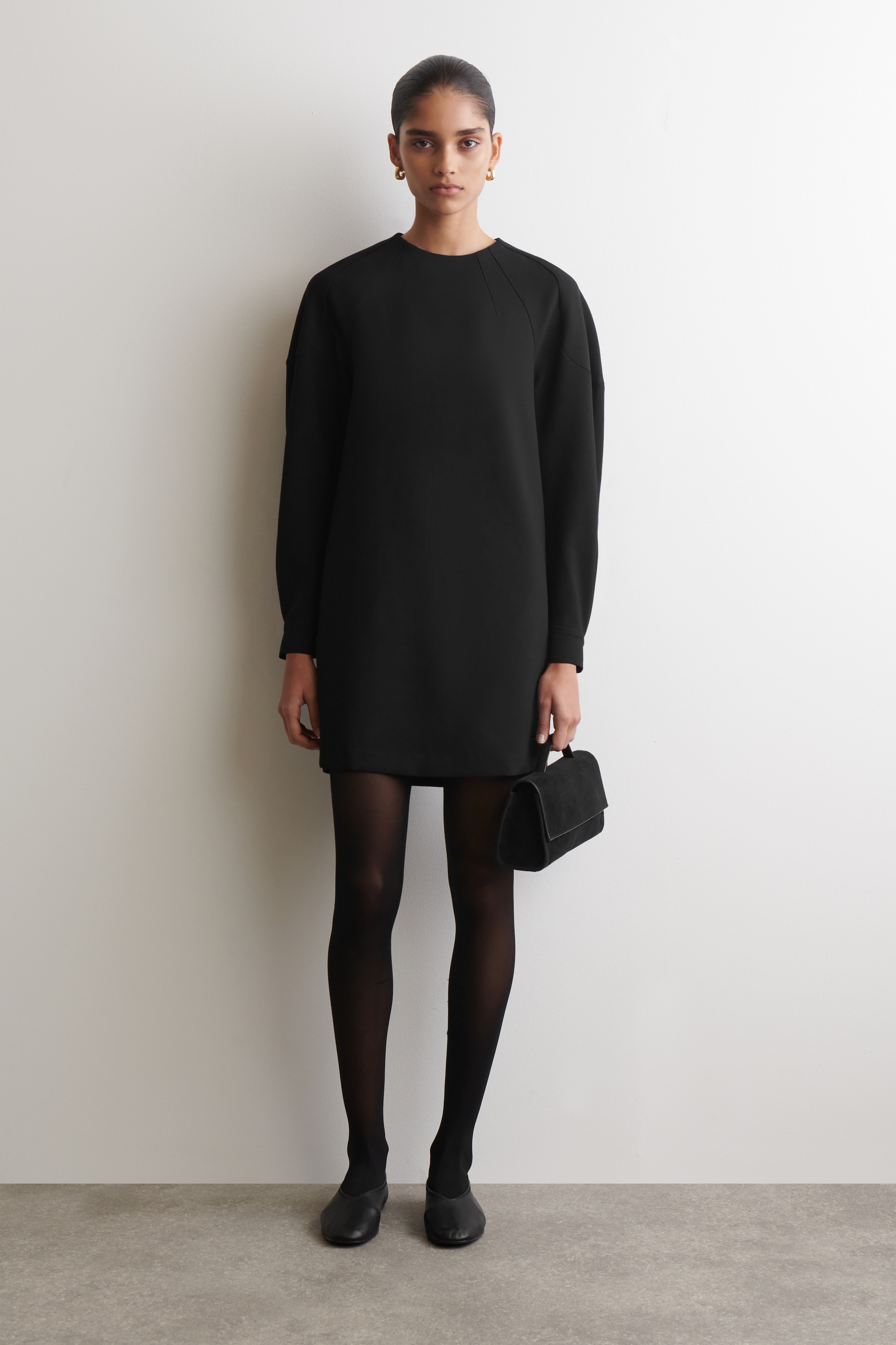 Zobrazit větší obrázek: TAILORED LONG-SLEEVED MINI DRESS - BLACK - ŽENY | H&M CZ 1