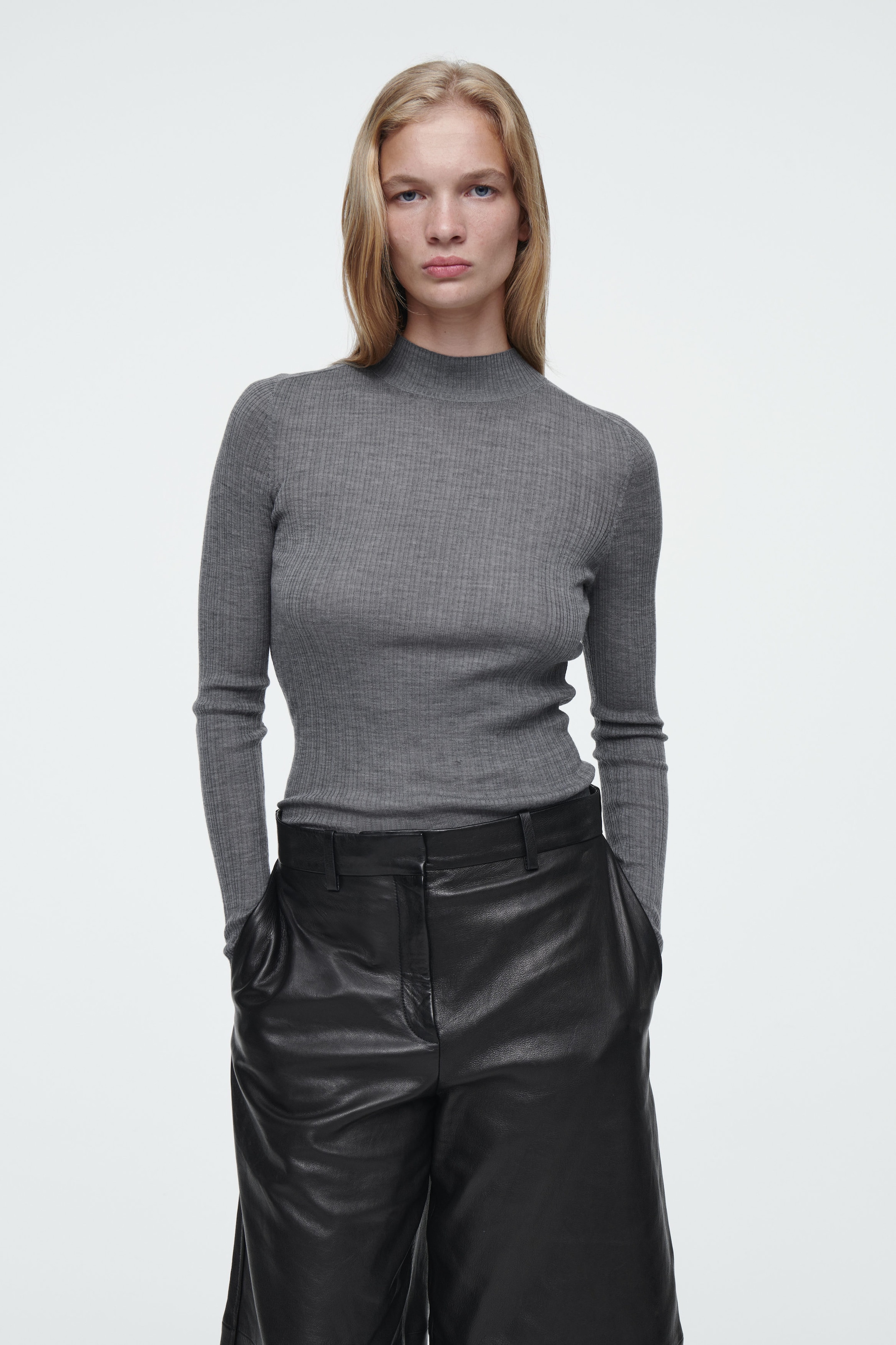 THE RIBBED MERINO WOOL TOP