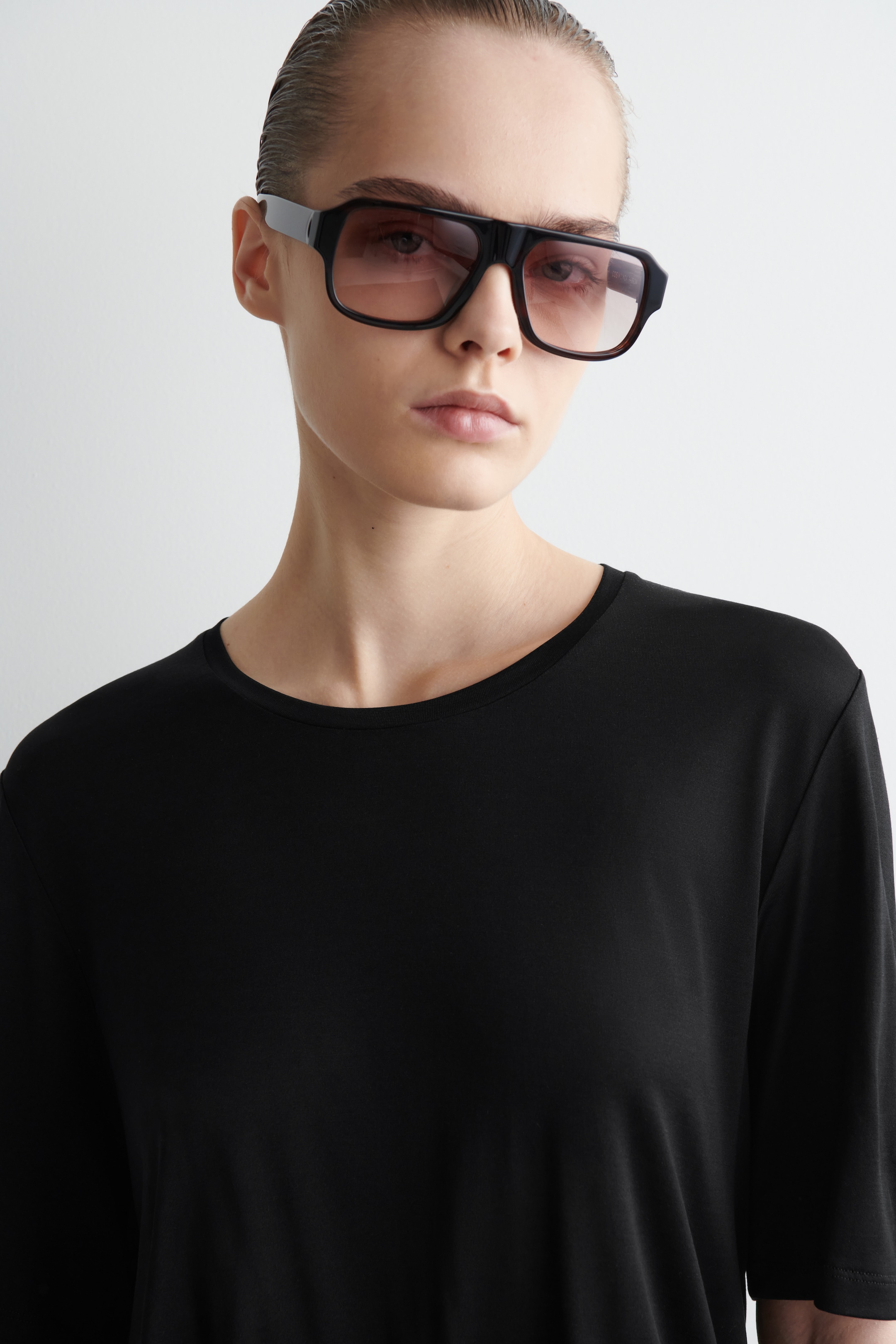 Visualizza immagine più grande: T-SHIRT IN SETA - NERO - DONNA | H&M IT 4