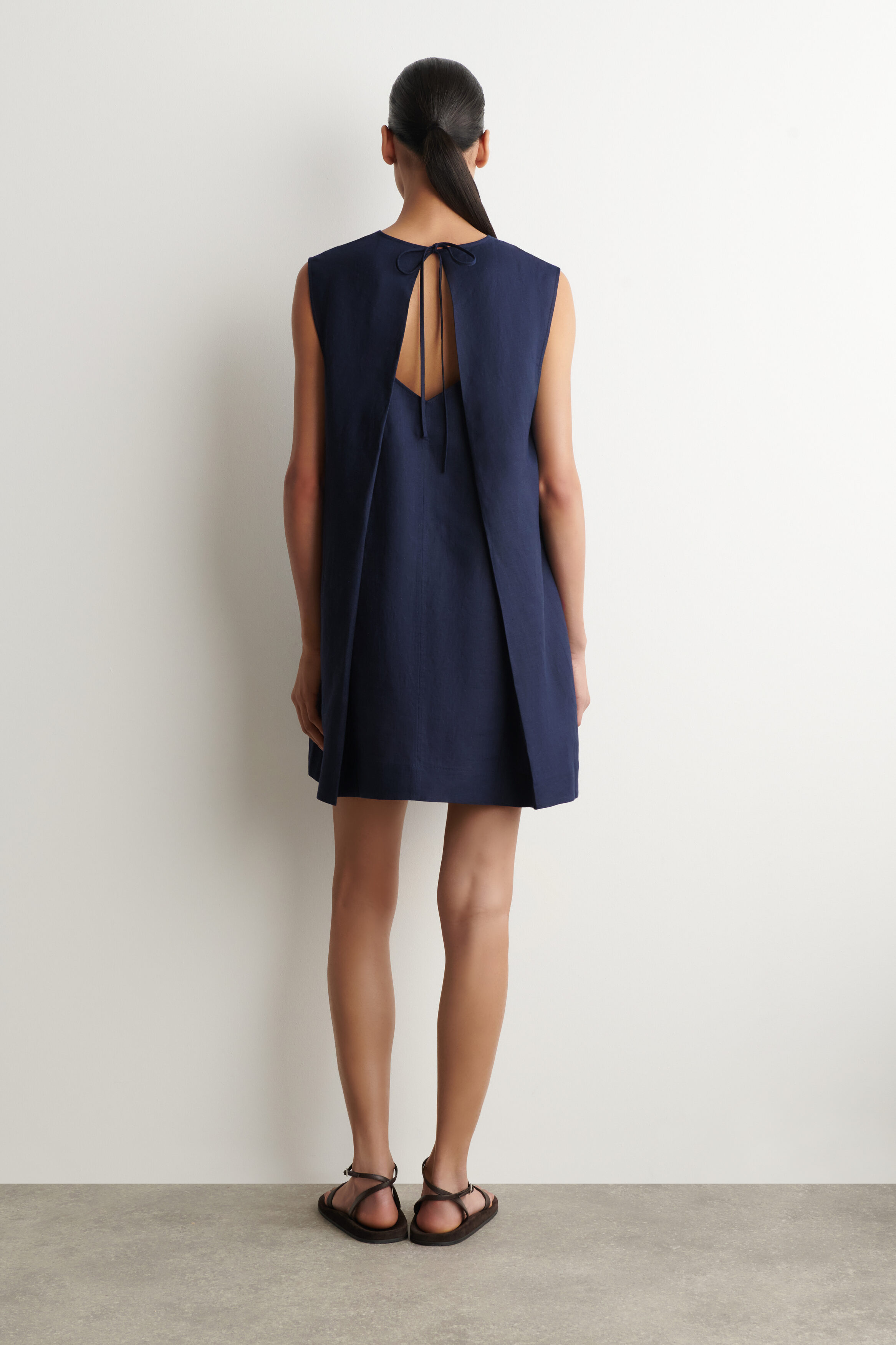 COS Women's V-Neck Open-Back Mini Dress in Navy | Linen | Size: 2