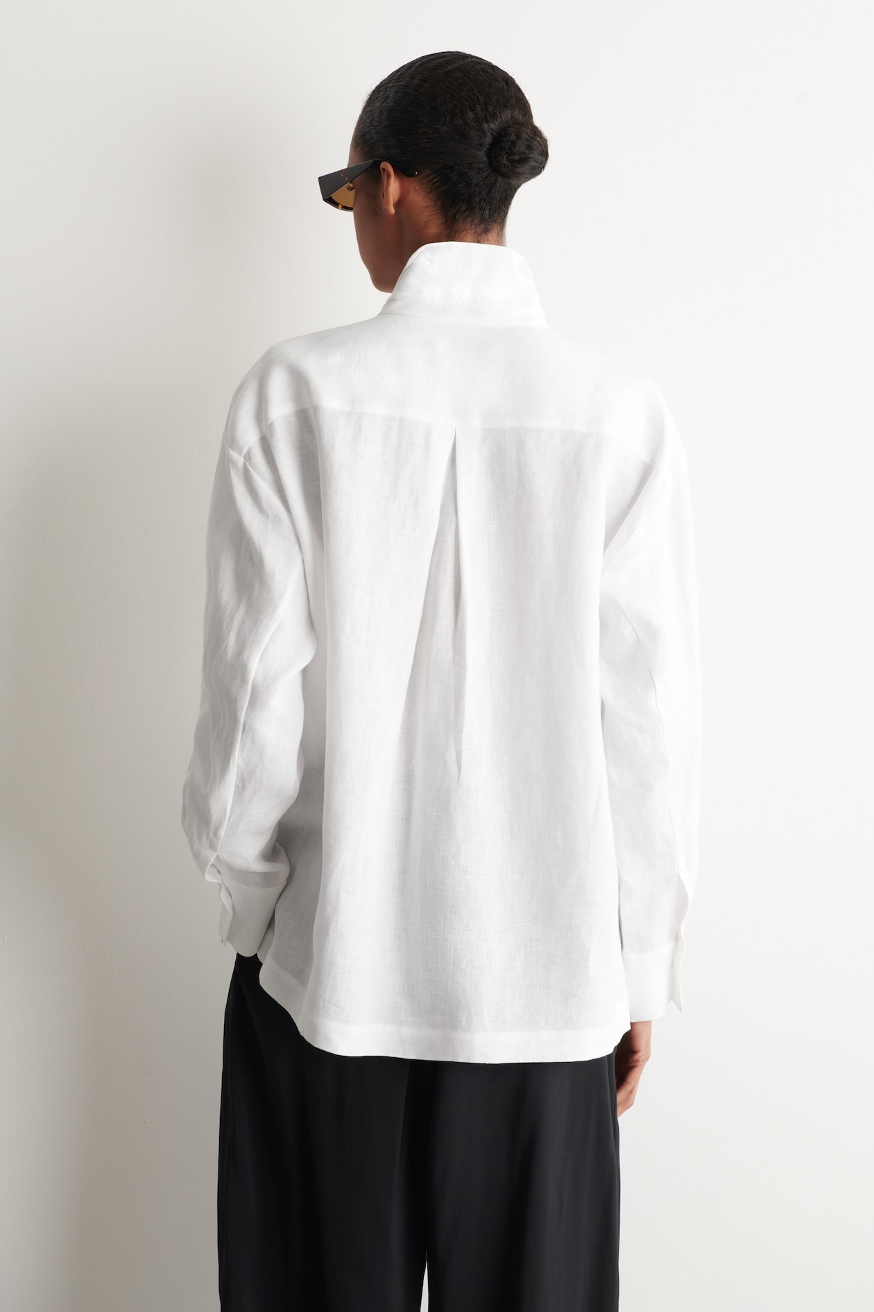 EMBROIDERED-DETAIL LINEN SHIRT — WHITE