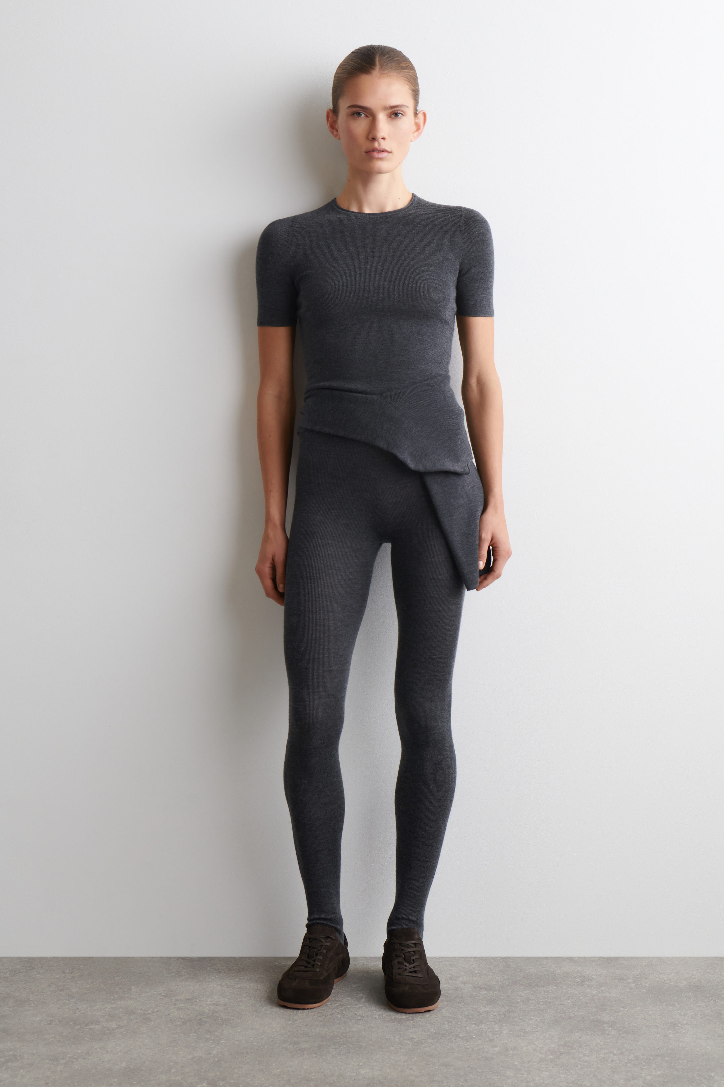 SEAMLESS MERINO WOOL T-SHIRT - CHARCOAL MÉLANGE | COS US