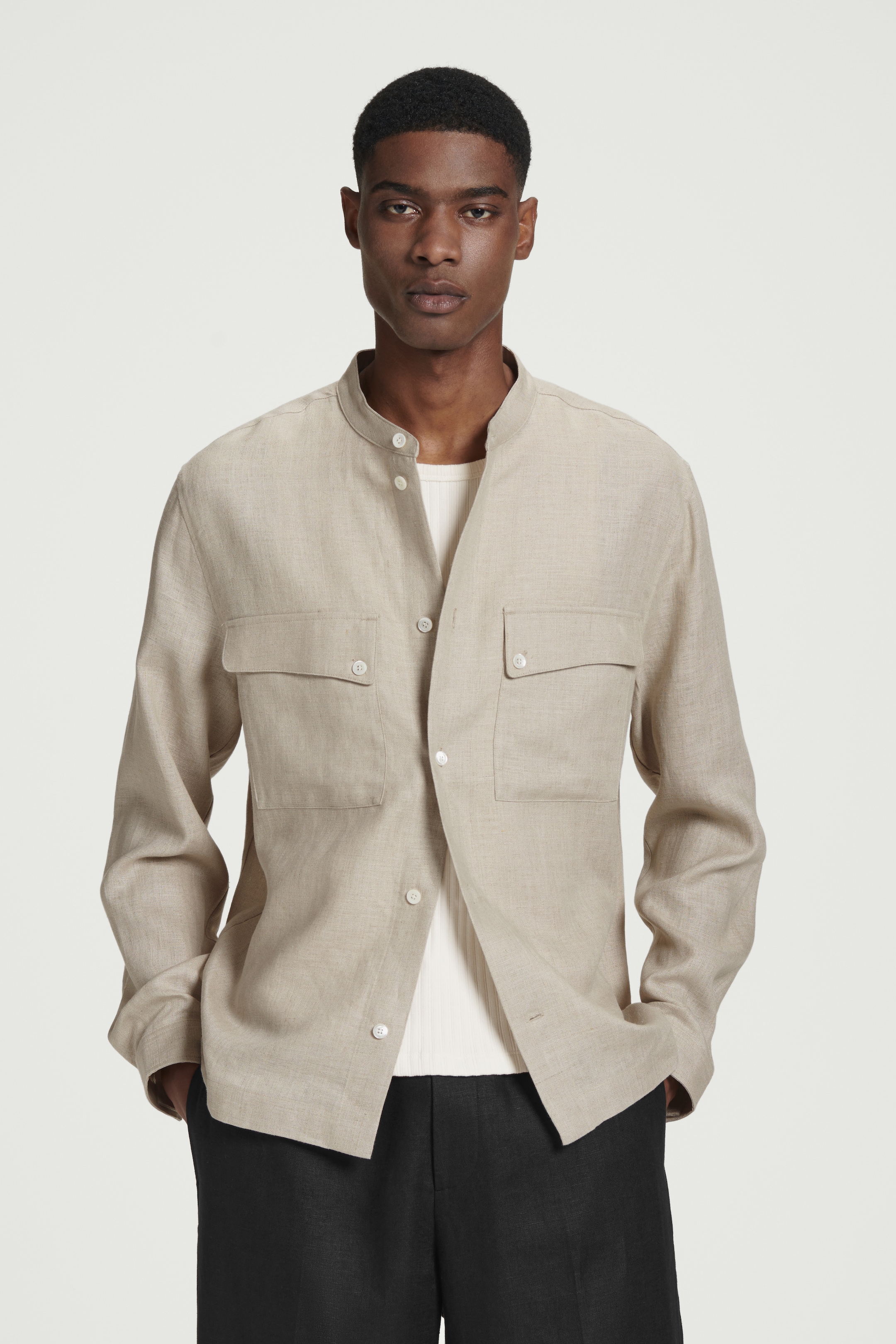Visualizza immagine più grande: OVERSHIRT IN LINO CON COLLETTO ALLA COREANA - BEIGE - UOMO | H&M IT 1