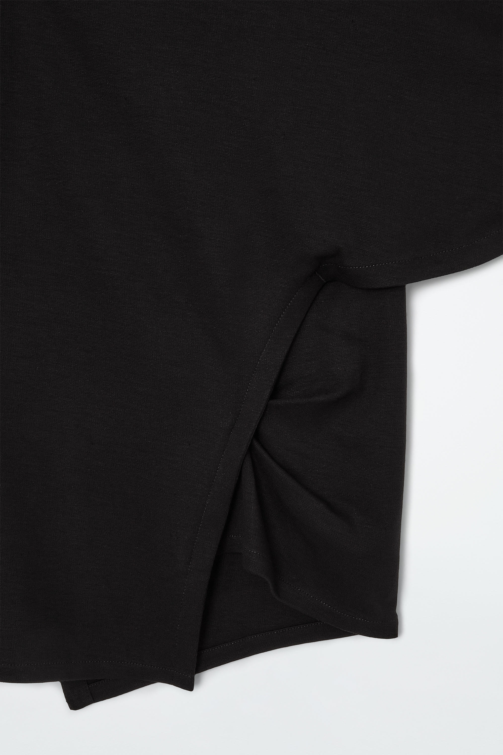 【fa.er.ie】cowl neck button t-shirt ASYMMETRIC COWL-NECK T-SHIRT - BLACK | COS