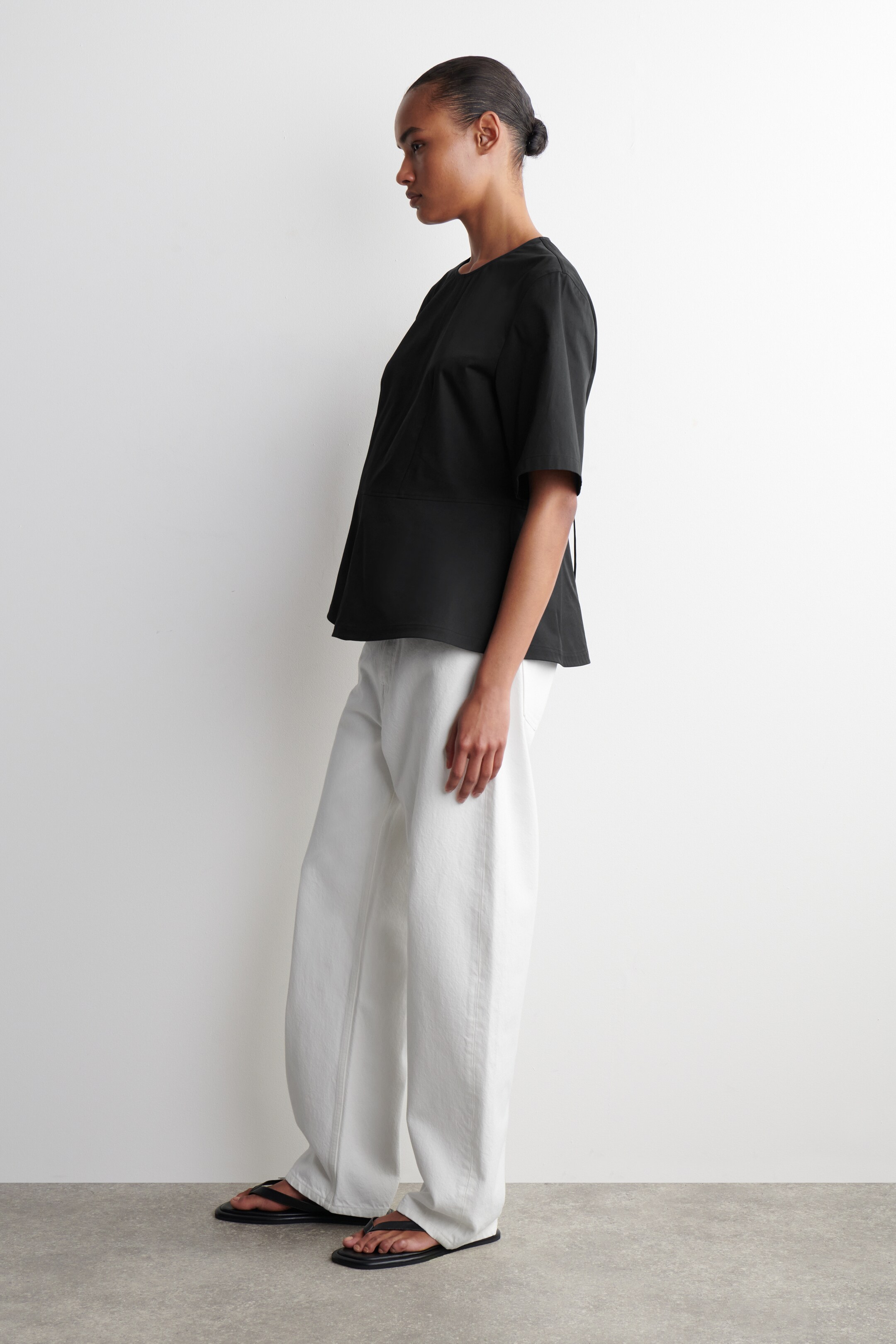 Grösseres Bild ansehen: OBERTEIL AUS BAUMWOLLE MIT SCHÖSSCHEN - SCHWARZ - DAMEN | H&M CH 4