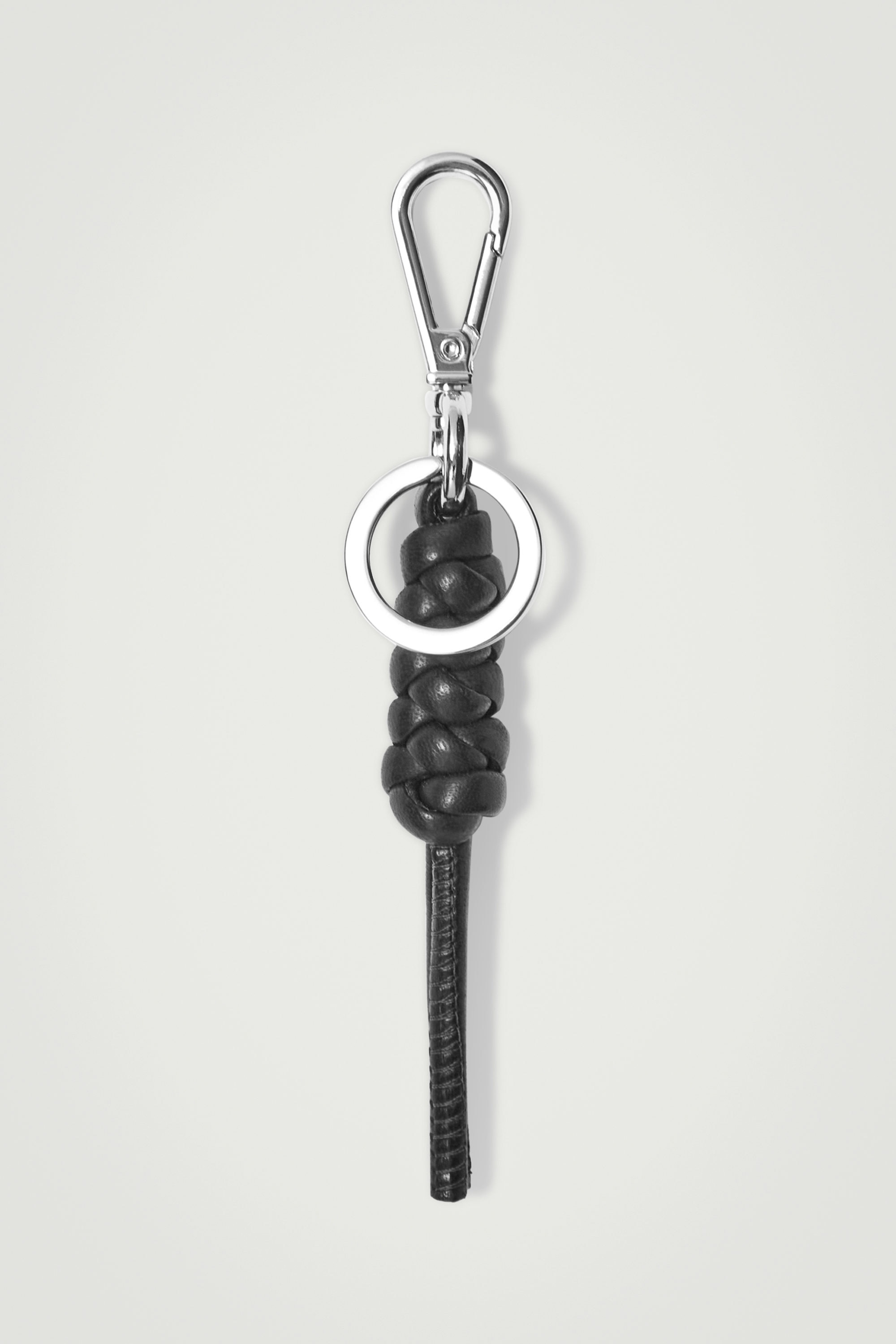 KNOTTED LEATHER KEYRING - BLACK | COS