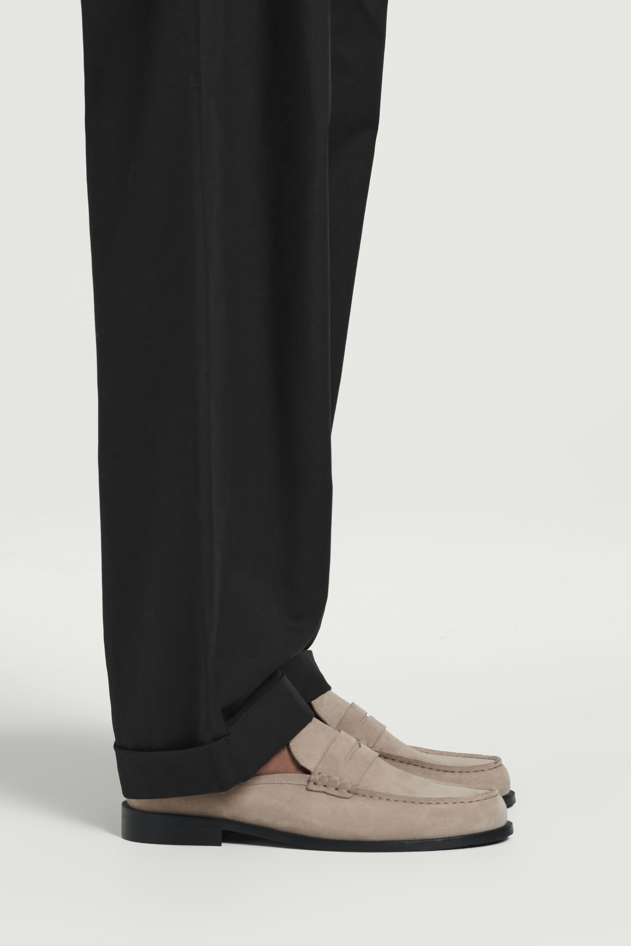Grösseres Bild ansehen: SABOTS AUS VELOURSLEDER - HELLES GRAUBRAUN - HERREN | H&M CH 3