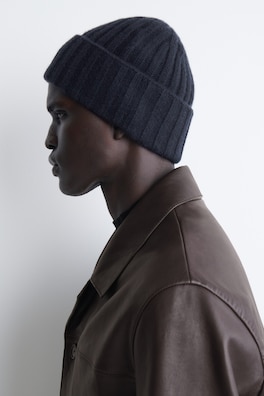 CHUNKY RIBBED CASHMERE BEANIE — NAVY 2