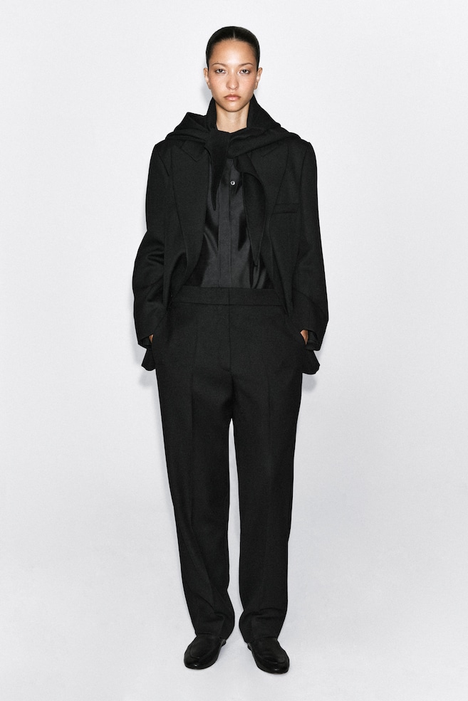 TAILORED WOOL STRAIGHT-LEG PANTS — CARBON