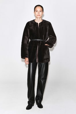 COLLARLESS SHEARLING JACKET — MAHOGANY 2