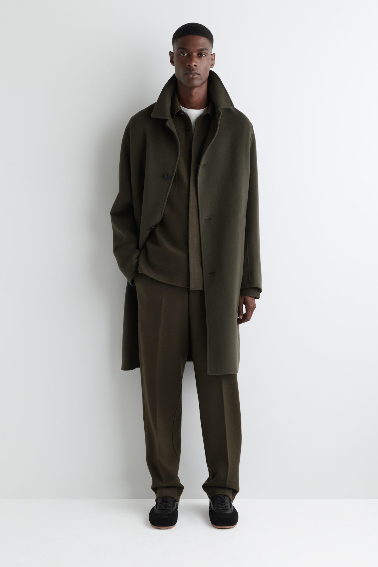 PANTALON TAILLE ÉLASTIQUÉE EN LAINE BOUILLIE - KAKI FONCÉ | COS FR