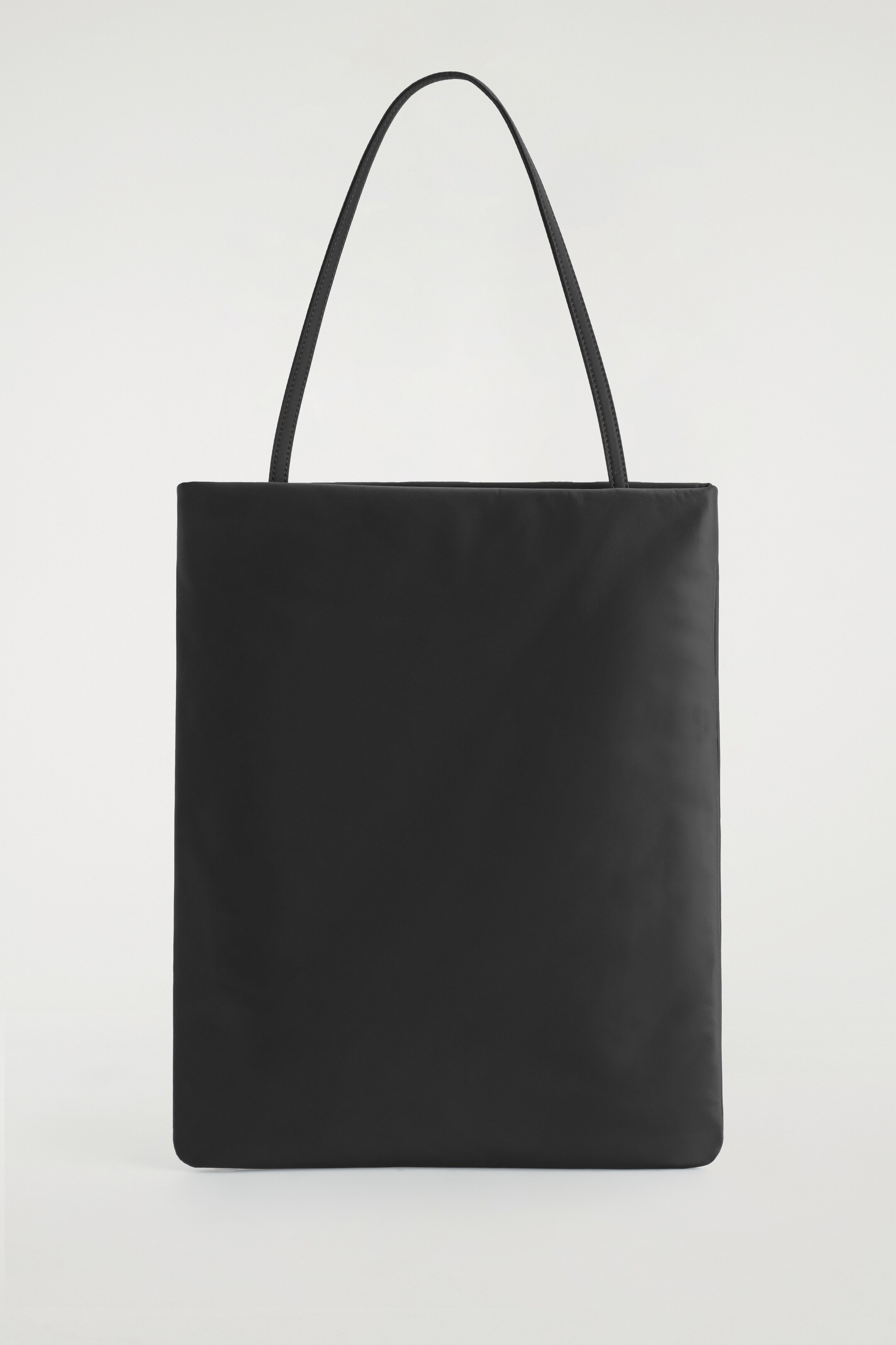 Ver imagem maior: Mala Archive Tote - Nylon - PRETO - SENHORA | H&M PT 3