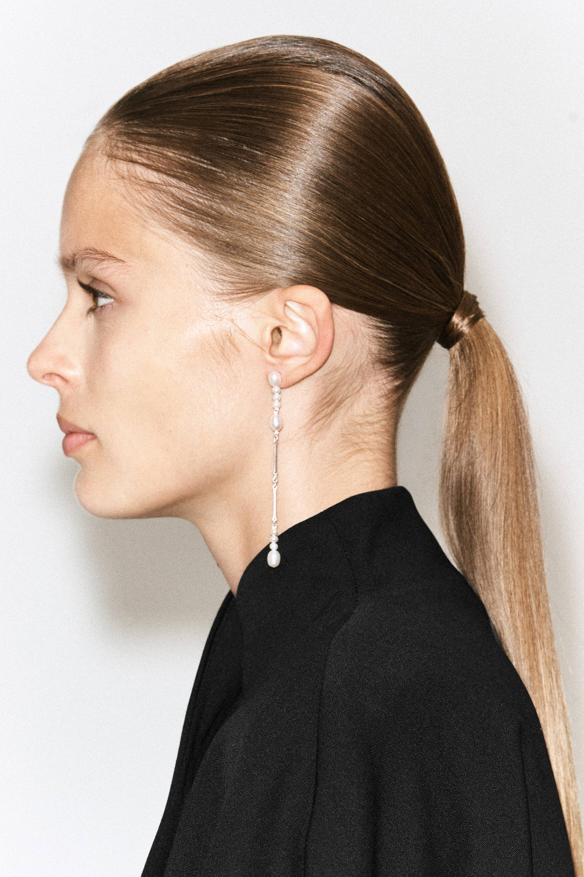 ASYMMETRIC FRESHWATER PEARL DROP EARRINGS - thumbnail 3