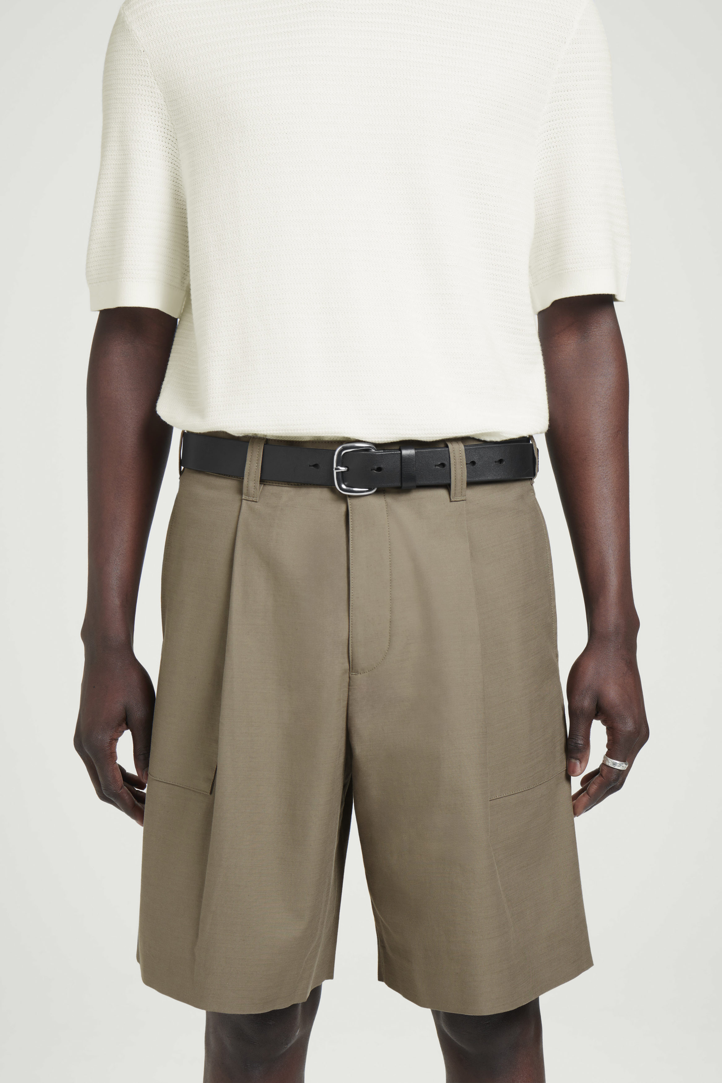 COMOLI COTTON CHINO SHORTS コモリ サイズ3 COMOLI（ショートパンツ）のフリマアイテム一覧
