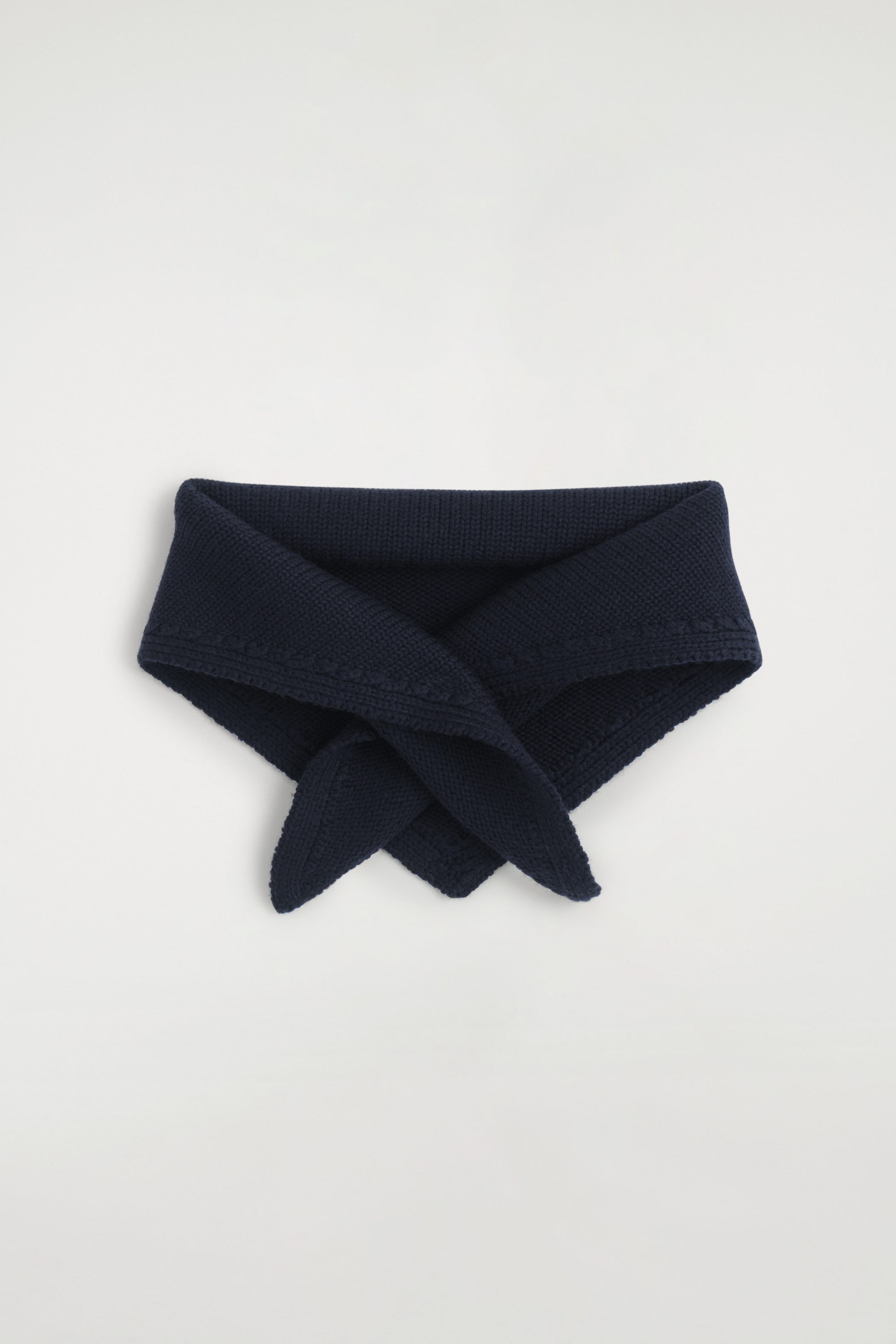 MERINO WOOL TRIANGLE SCARF