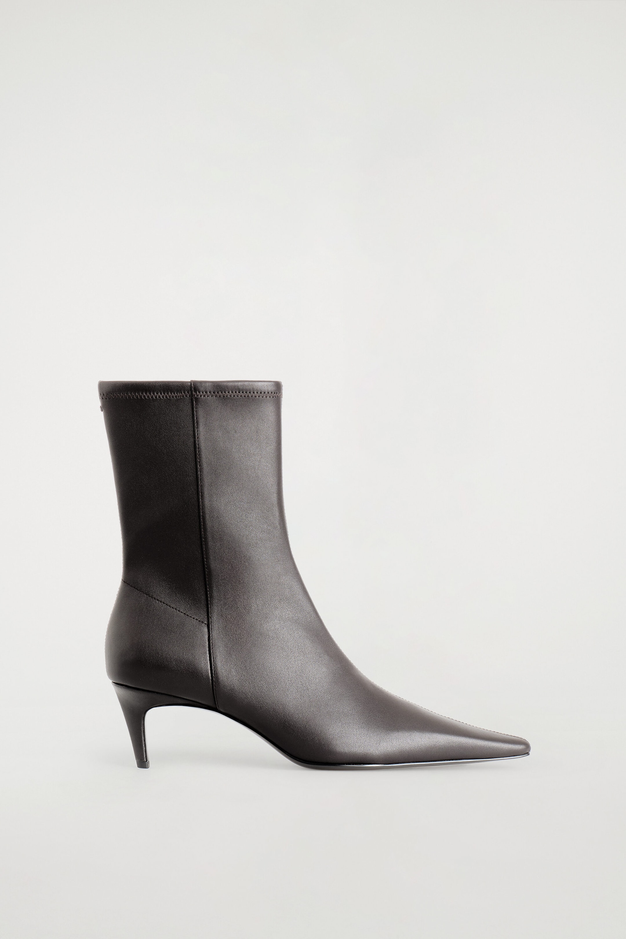 POINTED HEELED LEATHER ANKLE BOOTS
