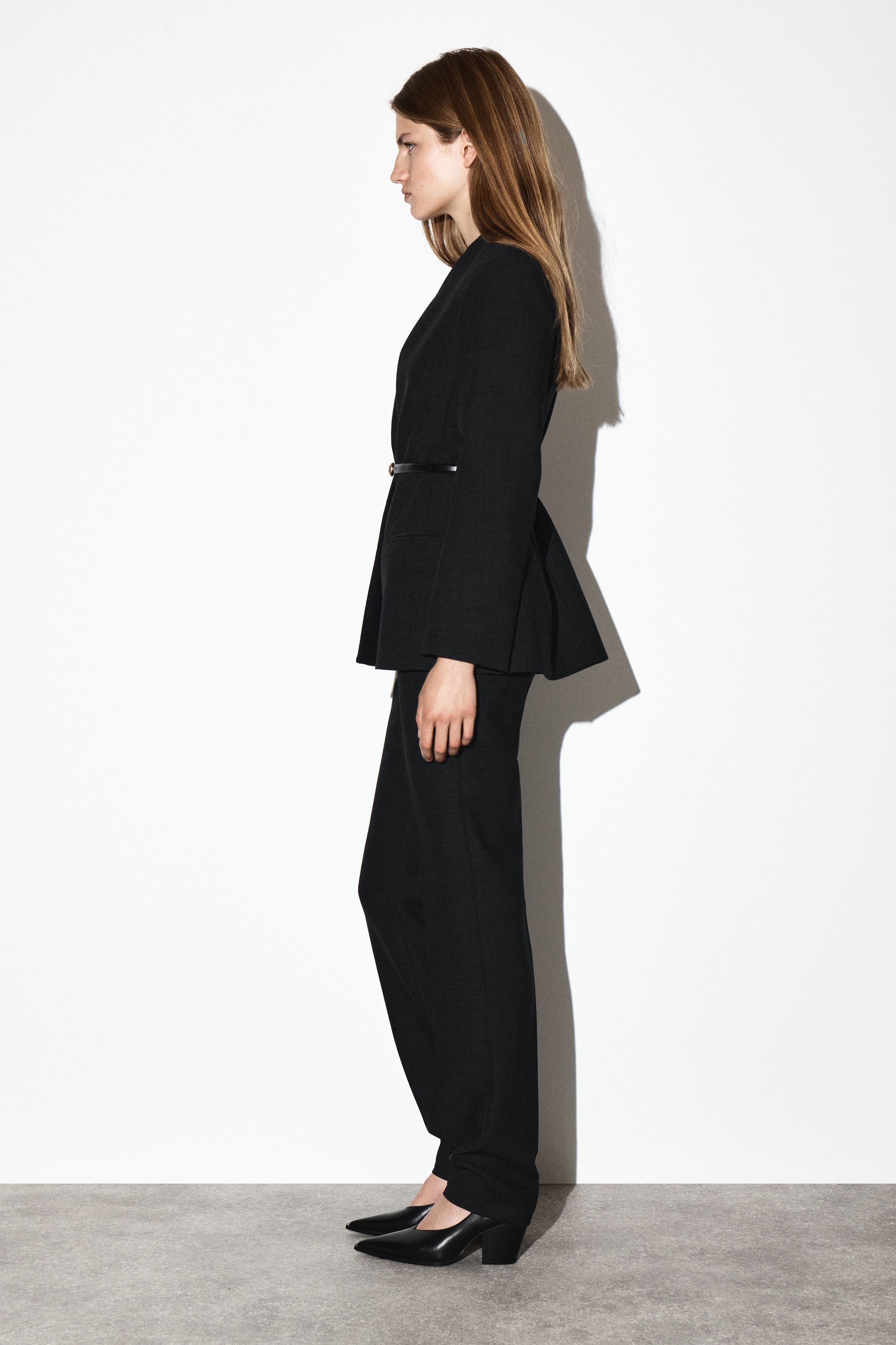 WAISTED COLLARLESS BLAZER