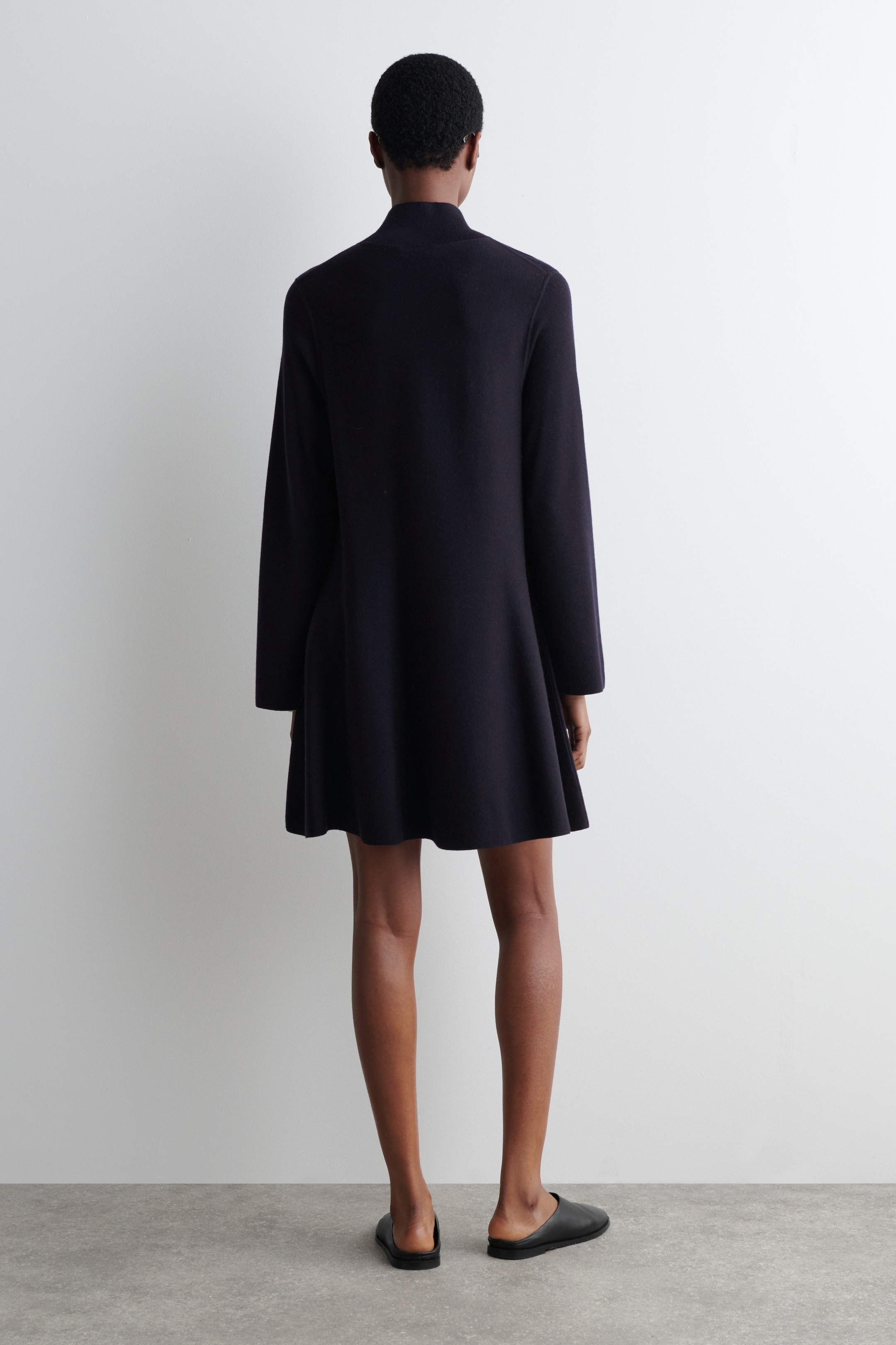 Agrandir l'image: ROBE COURTE ÉVASÉE À COL MONTANT EN LAINE - BLEU MARINE - FEMME | H&M FR 3