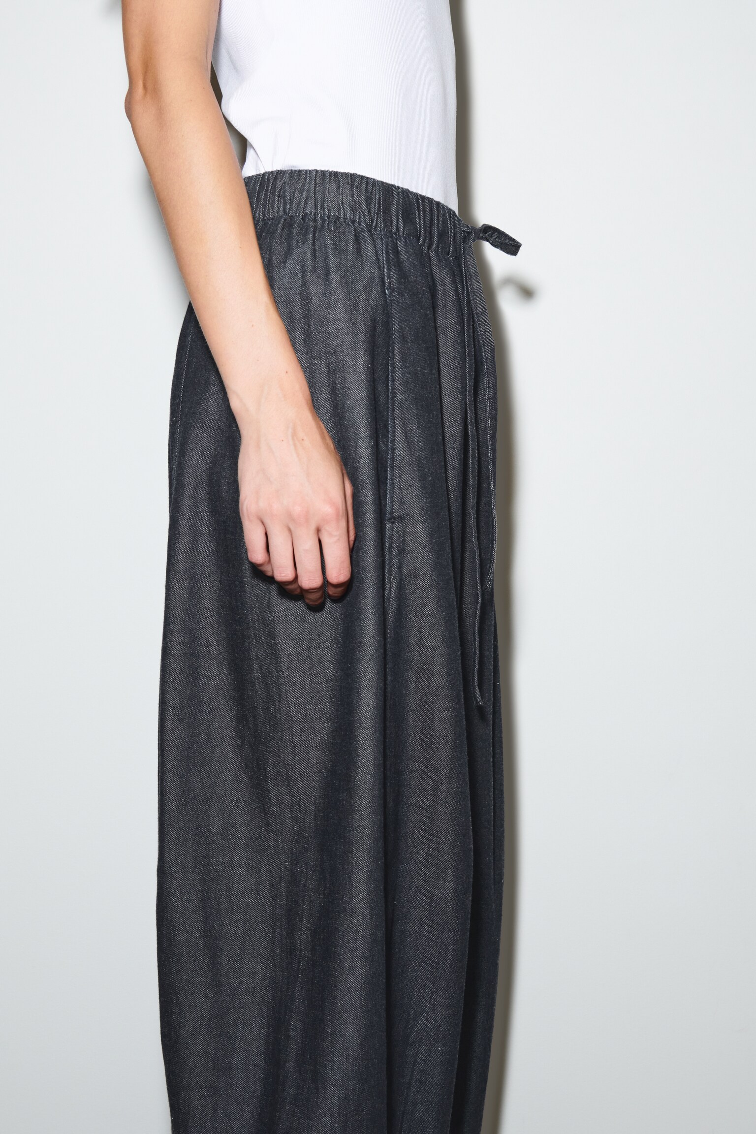 PANTALÓN VAQUERO BARREL FIT CON AJUSTE DE CORDÓN - AZUL OSCURO/AZUL - 4