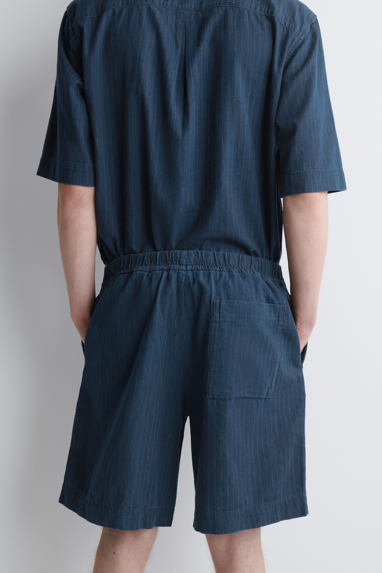 PINSTRIPED DENIM DRAWSTRING SHORTS — INDIGO / PINSTRIPED