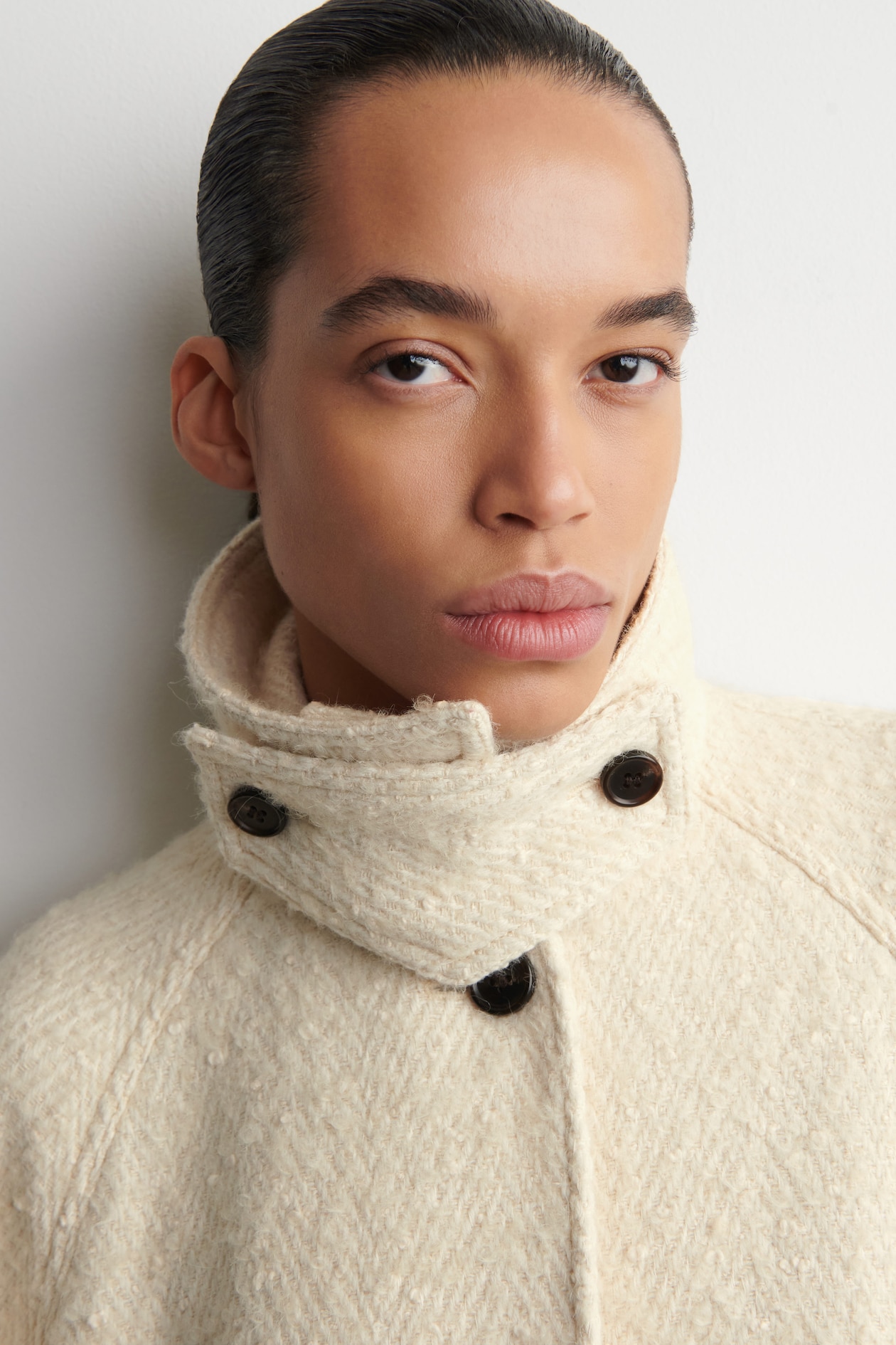 MOCK-NECK WOOL-HERRINGBONE SHORT COAT — CREAM