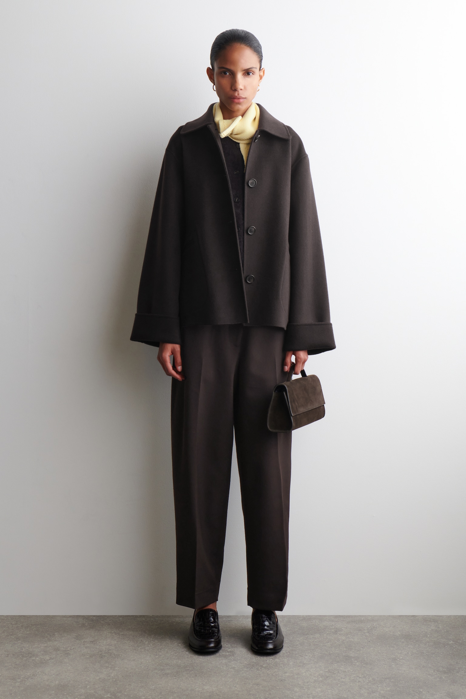 צעיף משולש מצמר מרינו - צהוב חמאה/כחול כהה - 4