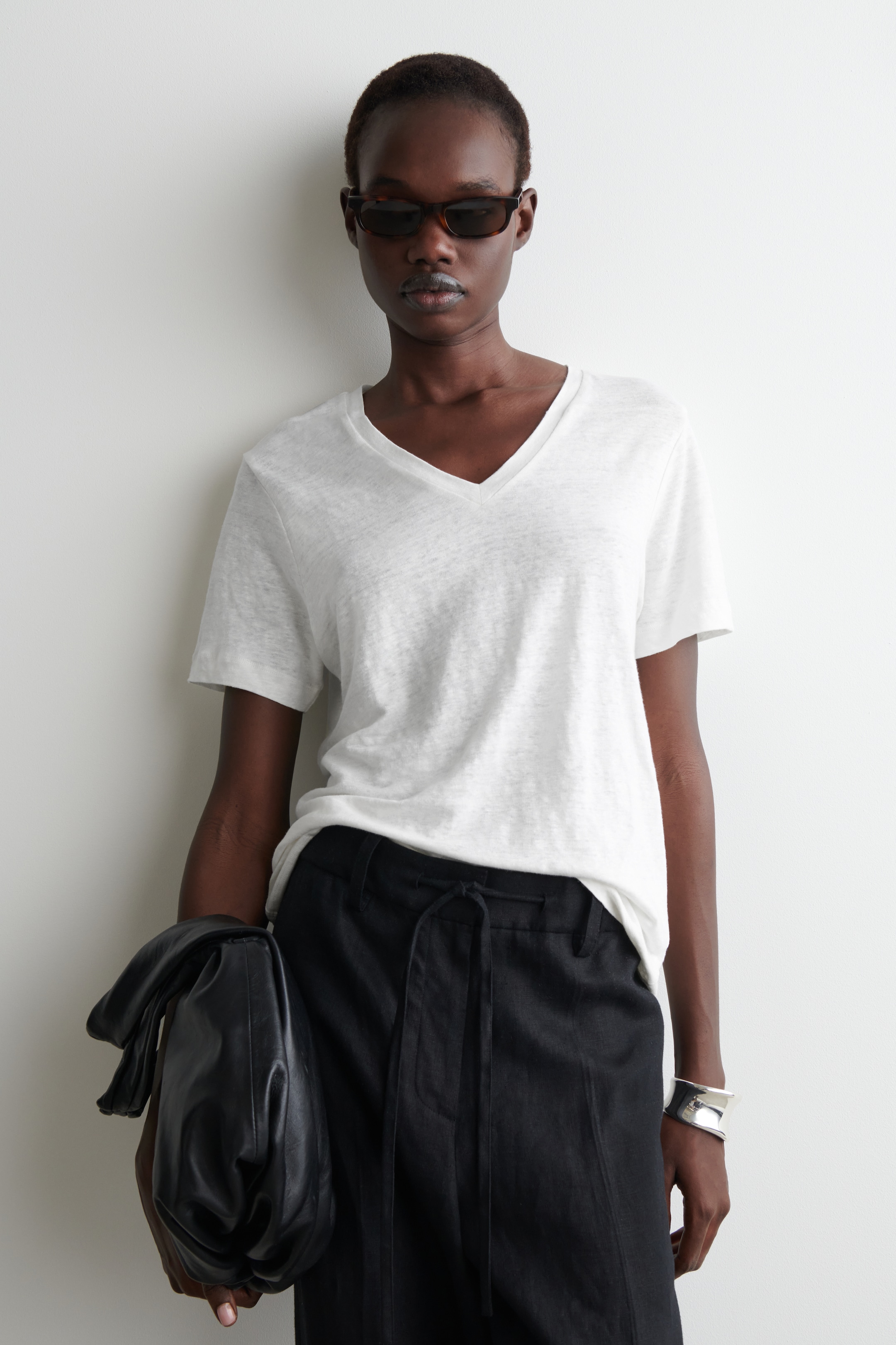 Größeres Bild ansehen: T-SHIRT AUS LEINEN MIT V-AUSSCHNITT - WEISS - Ladies | H&M DE 1