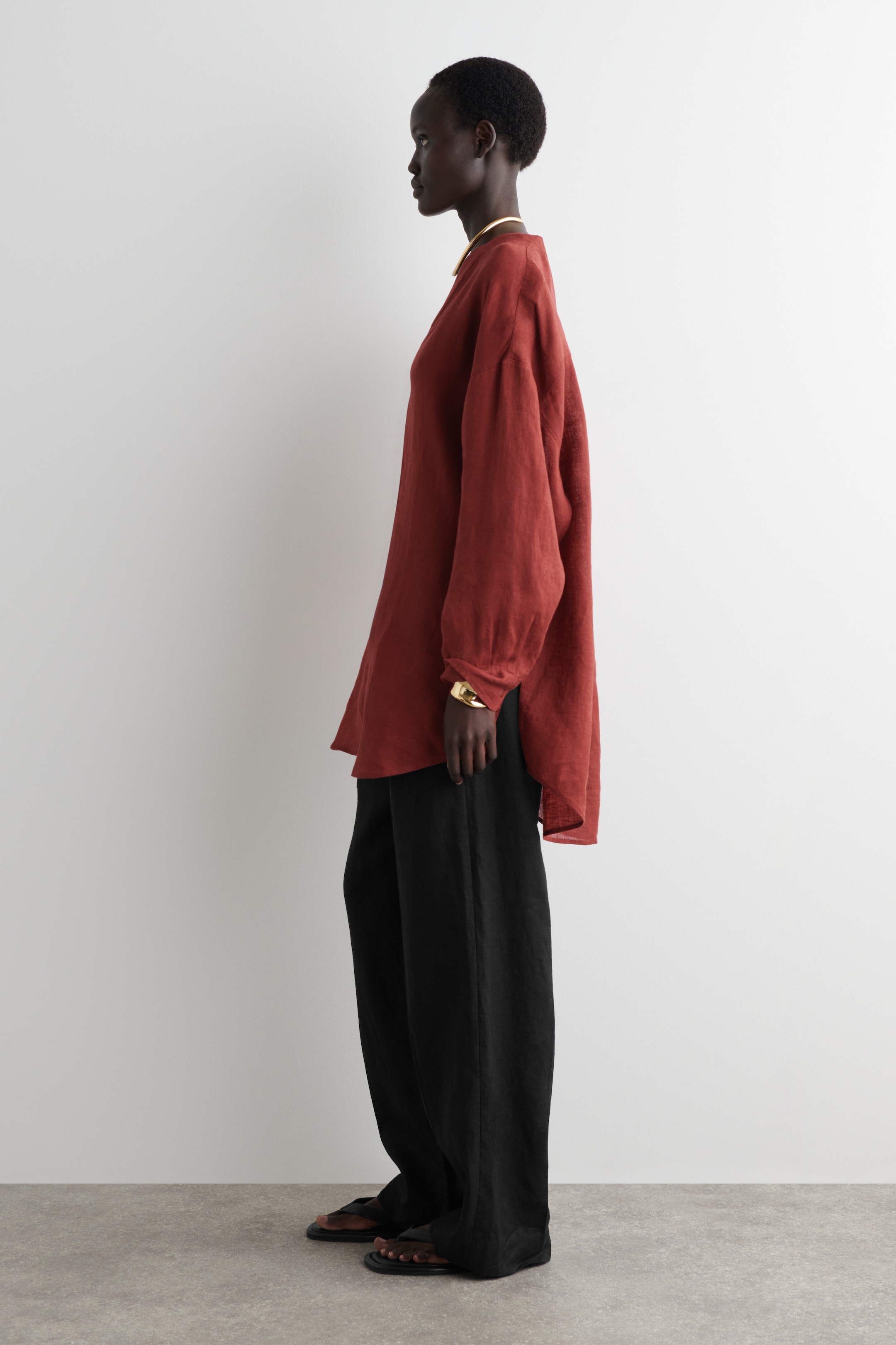 View larger image: OVERSIZED LINEN V-NECK SHIRT - RED - Ladies | H&M GB 4