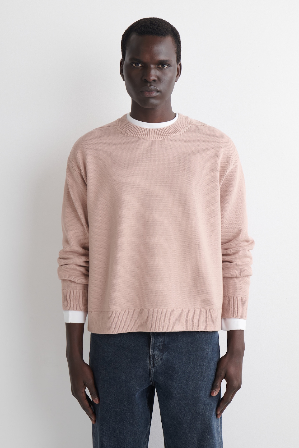 Cos. Rose PULL EN MAILLE DE COTON À COL ROND - ROSE CLAIR | COS FR