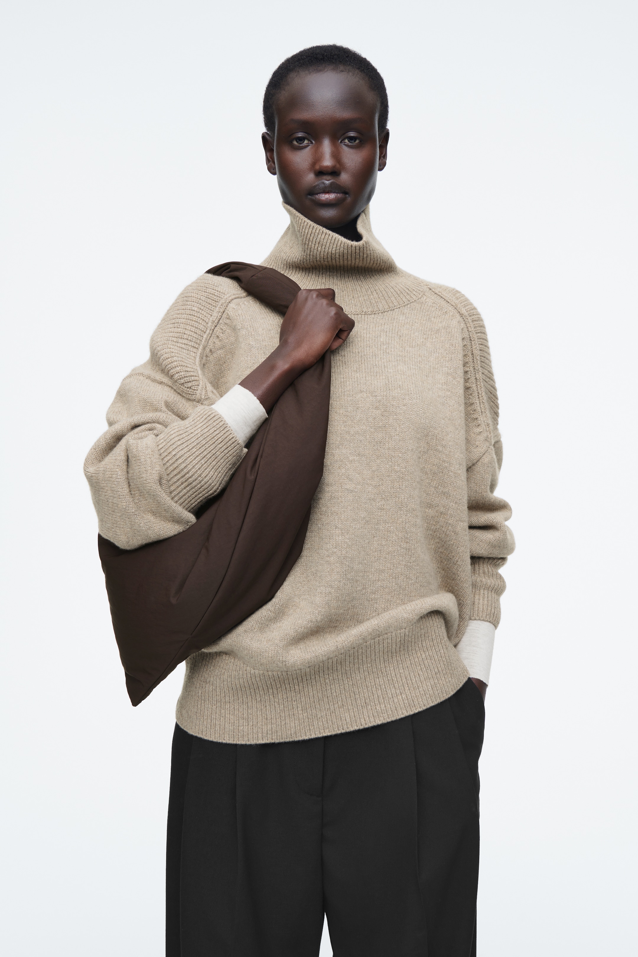 Größeres Bild anzeigen: KITE SCHULTERTASCHE AUS NYLON - BRAUN - Ladies | H&M AT 2