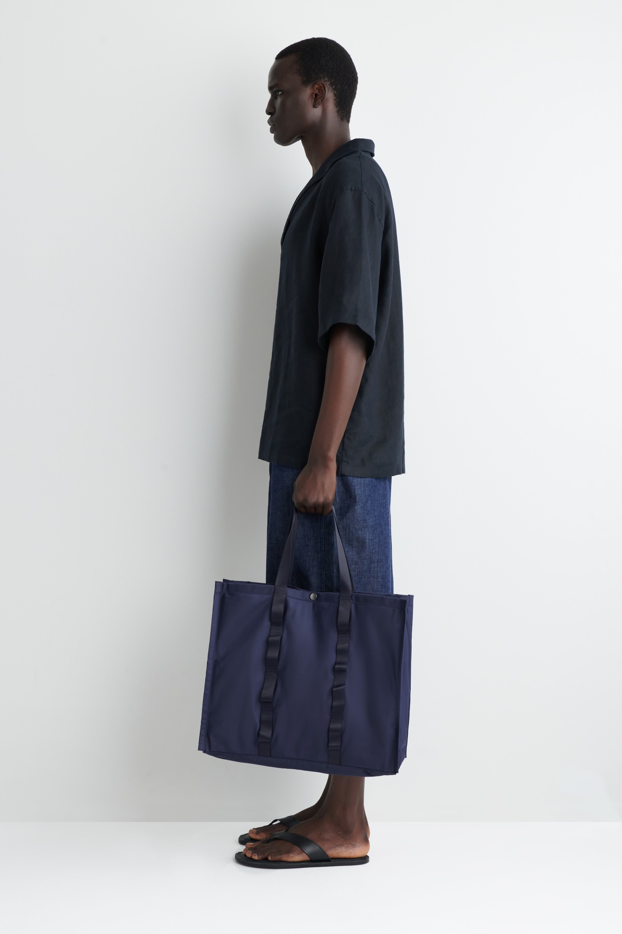 Grösseres Bild ansehen: LEINENHEMD MIT OFFENEM KRAGEN - NAVYBLAU - HERREN | H&M CH 5