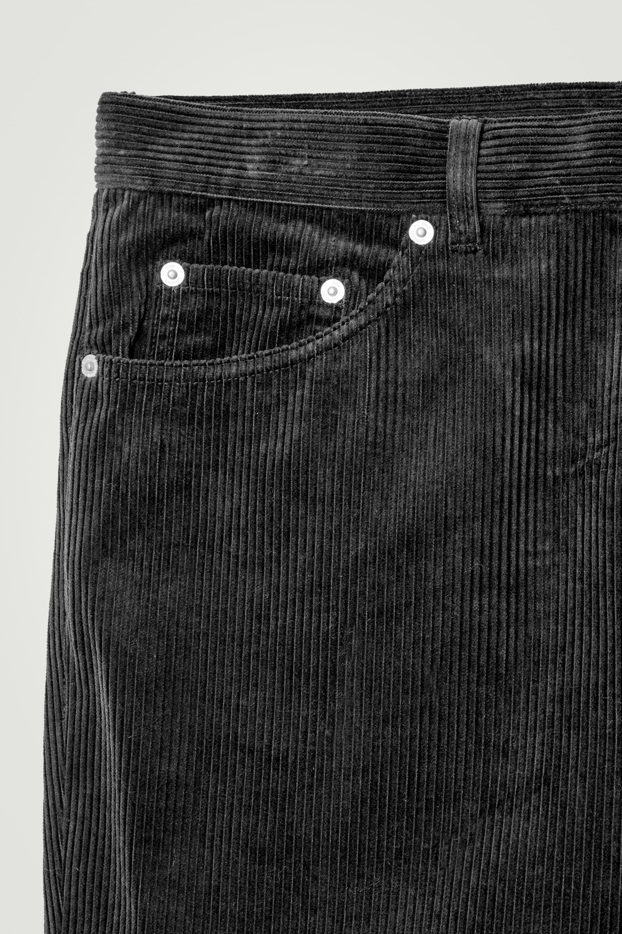 Grösseres Bild ansehen: SIGNATURE JEANS AUS CORD MIT GERADEM BEIN - SCHWARZ - HERREN | H&M CH 8