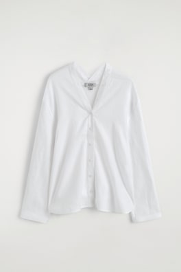 BUTTON-DETAIL LINEN V-NECK SHIRT — WHITE 10