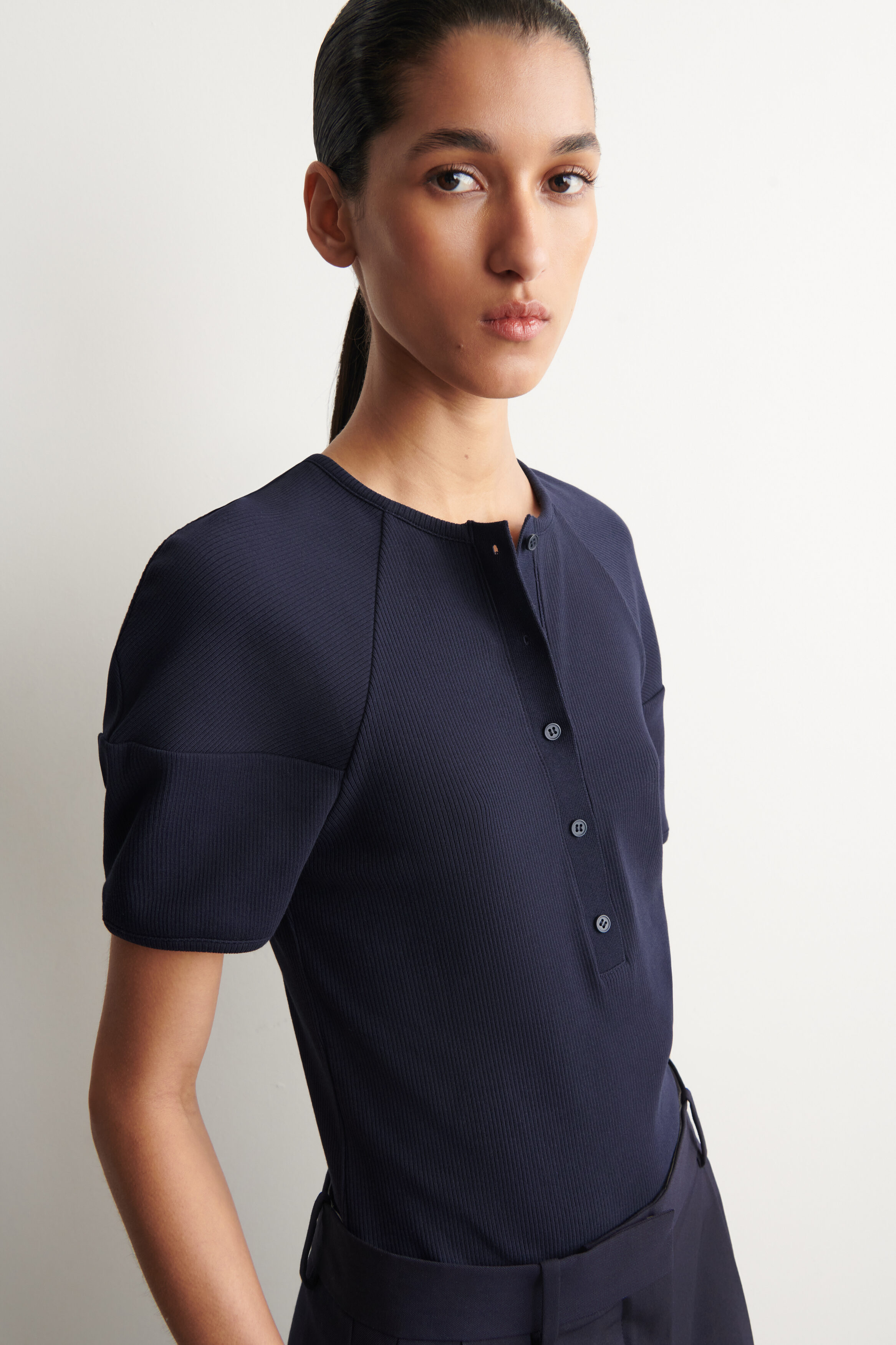 ROUNDED RIBBED JERSEY HENLEY TOP - NAVY | COS US